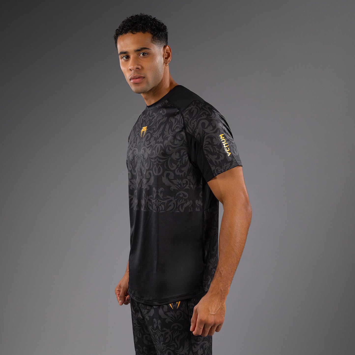 Venum x Topuria Unmatched Edition Dry-Tech Shirt - Zwart/Goud