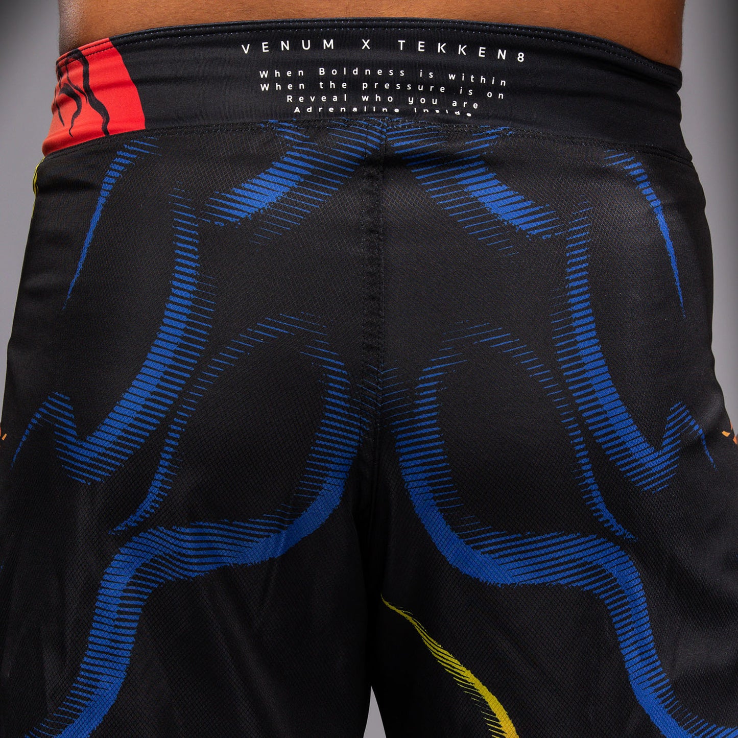 Venum x TEKKEN 8 Fightshorts - Yoshimitsu - Zwart/Oranje