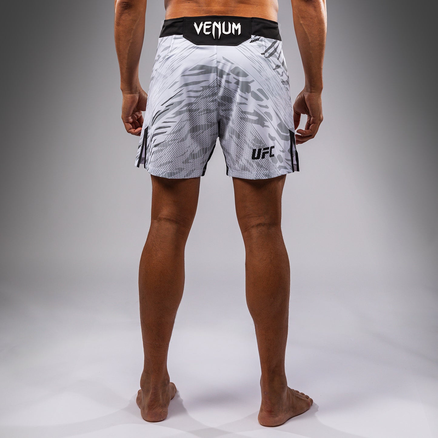 UFC Fusion by Venum Authentic Fight Night Fight Shorts voor Heren - Kort Fit - Wit