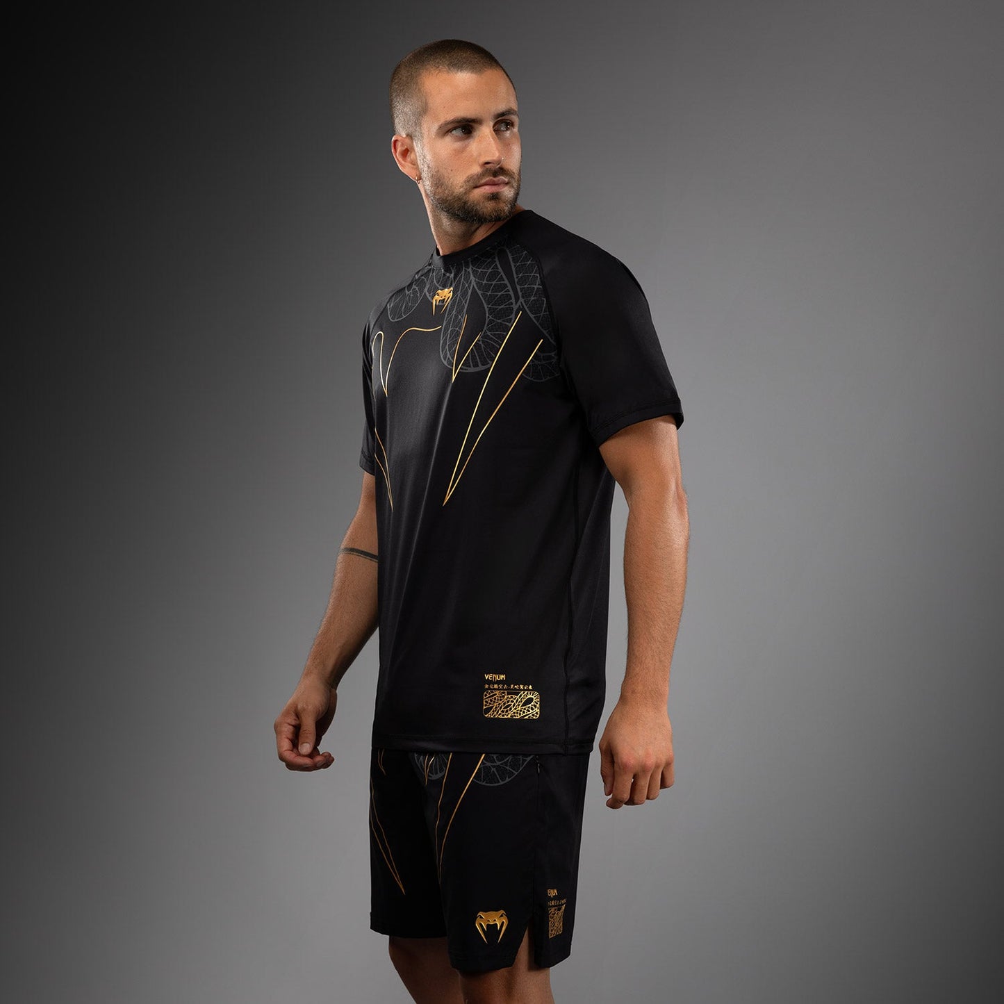 Venum Serpenti Dry Tech T-shirt – Zwart/Zilver/Goud