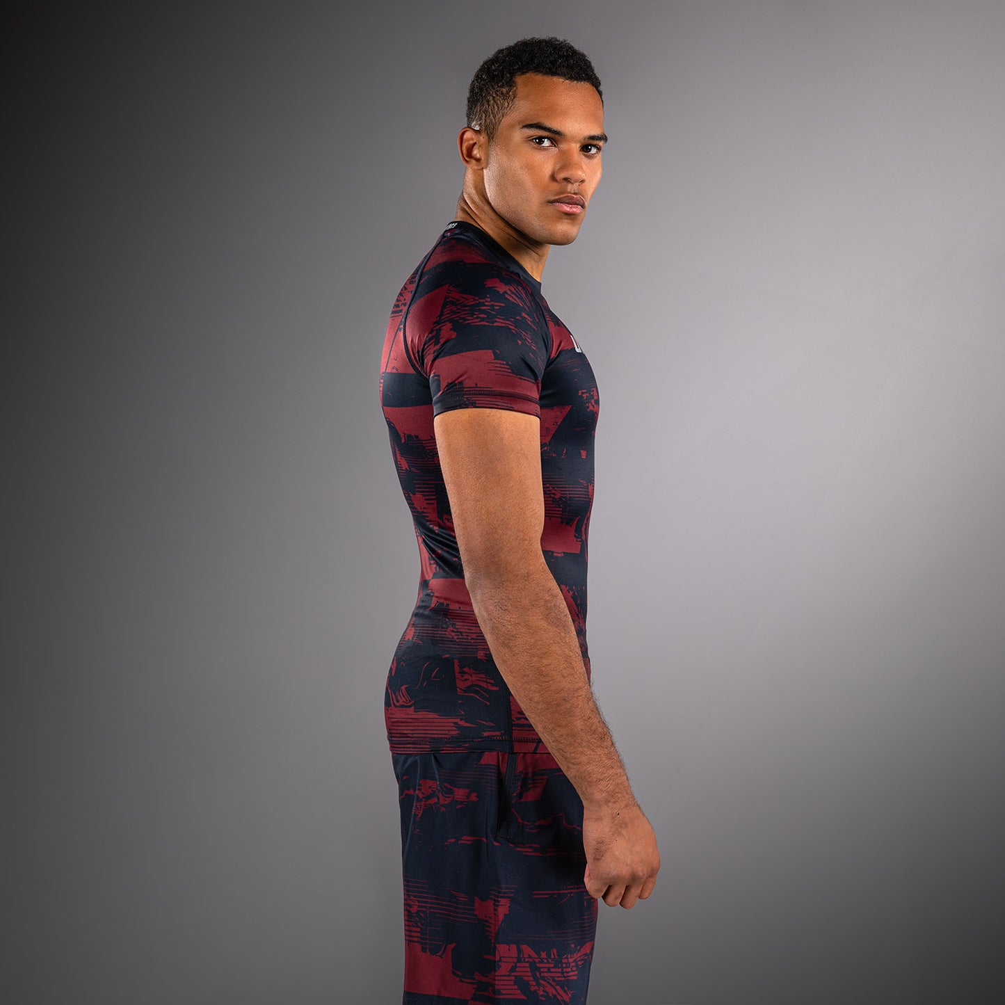 UFC Zenith by Venum Authentic Fight Week Performance Shortsleeve Rashguard Heren - Marineblauw/Bordeauxrood/Zilver