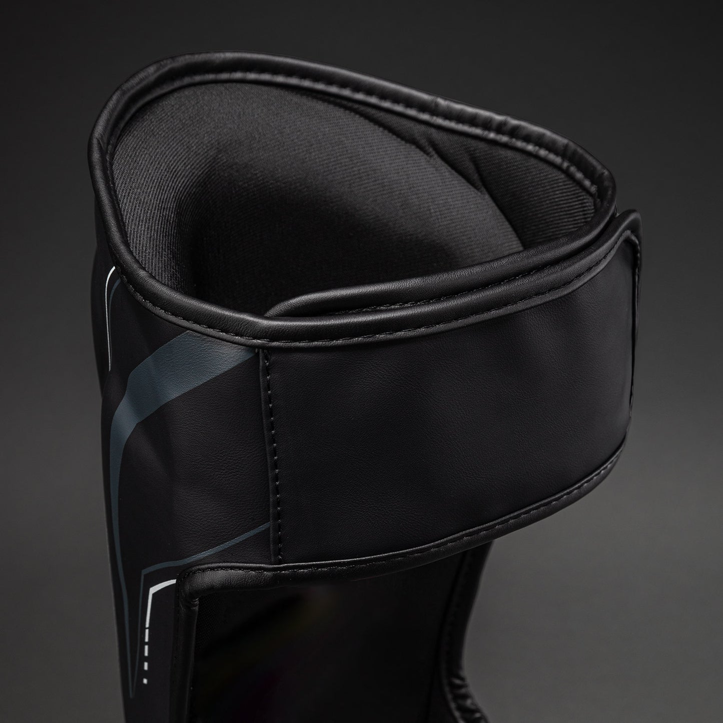 Venum Streamline Scheenbeschermers Zwart/Wit