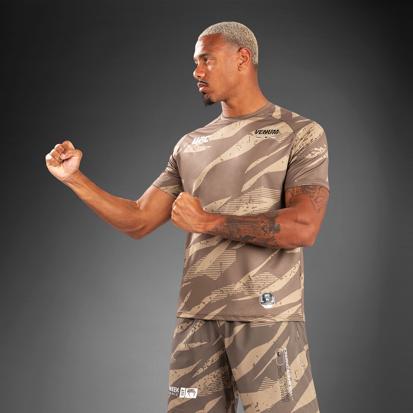 UFC Adrenaline By Venum Fight Week Dry Tech T-Shirt Voor Mannen - Desert Camo