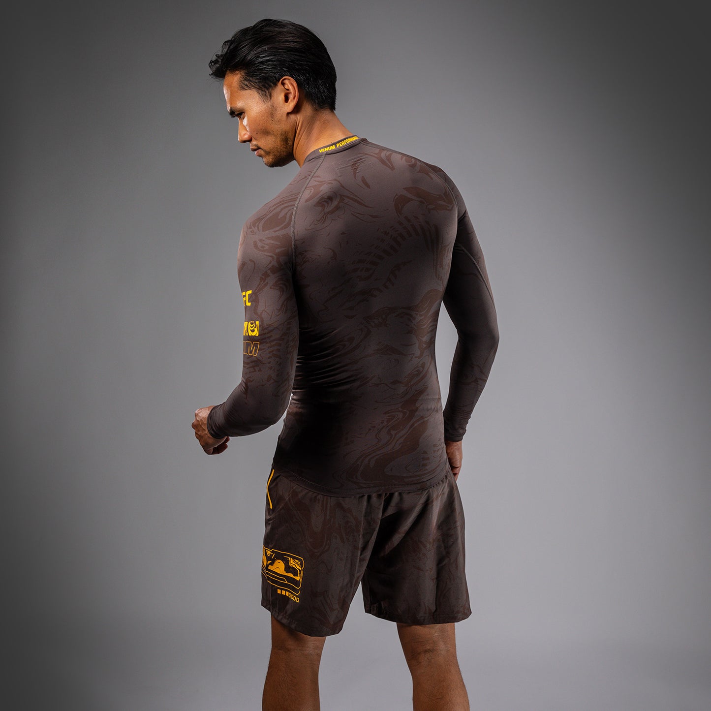 UFC Fusion by Venum Fight Week Performance Rashguard met Lange Mouwen voor Heren - Earthen Brown