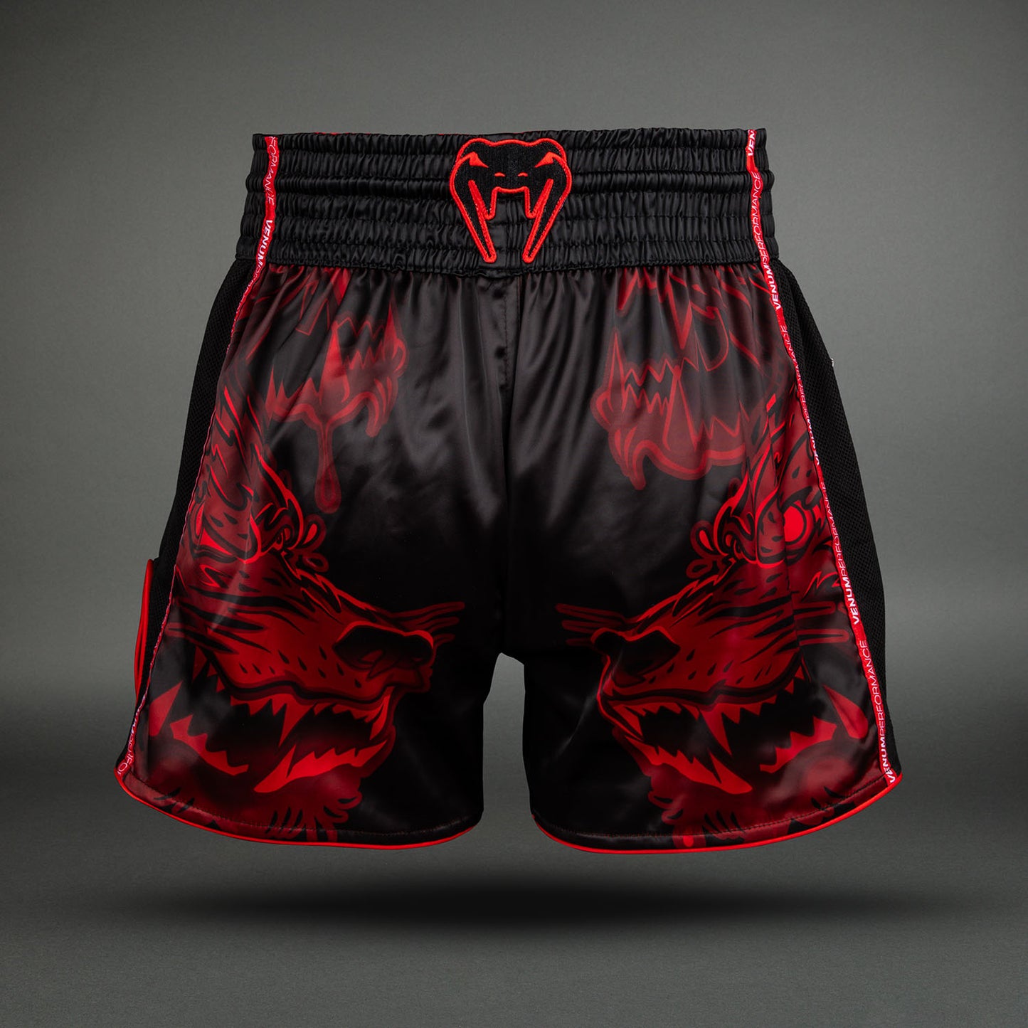 Venum Wolf Atak Muay Thai Shorts – Zwart/Rood