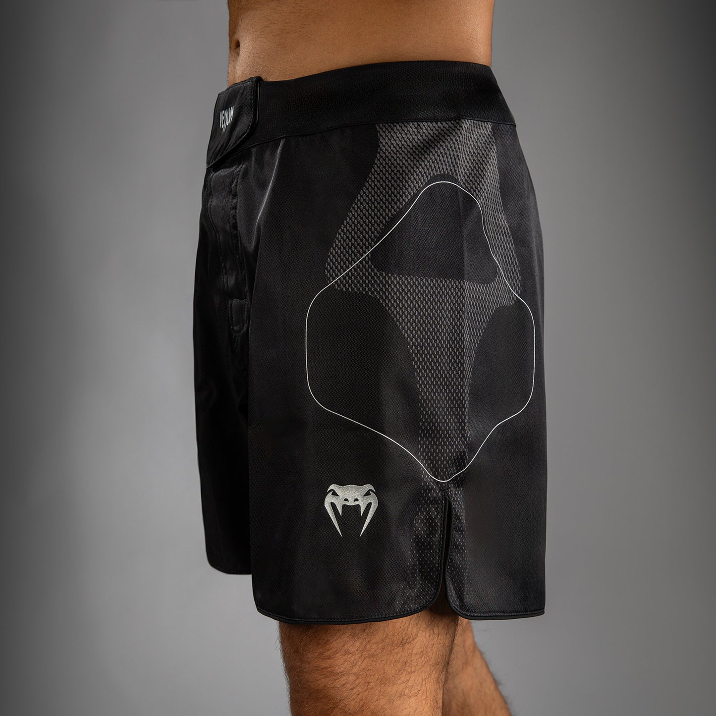 Venum Nexus Fight Shorts – Zwart/Zilver