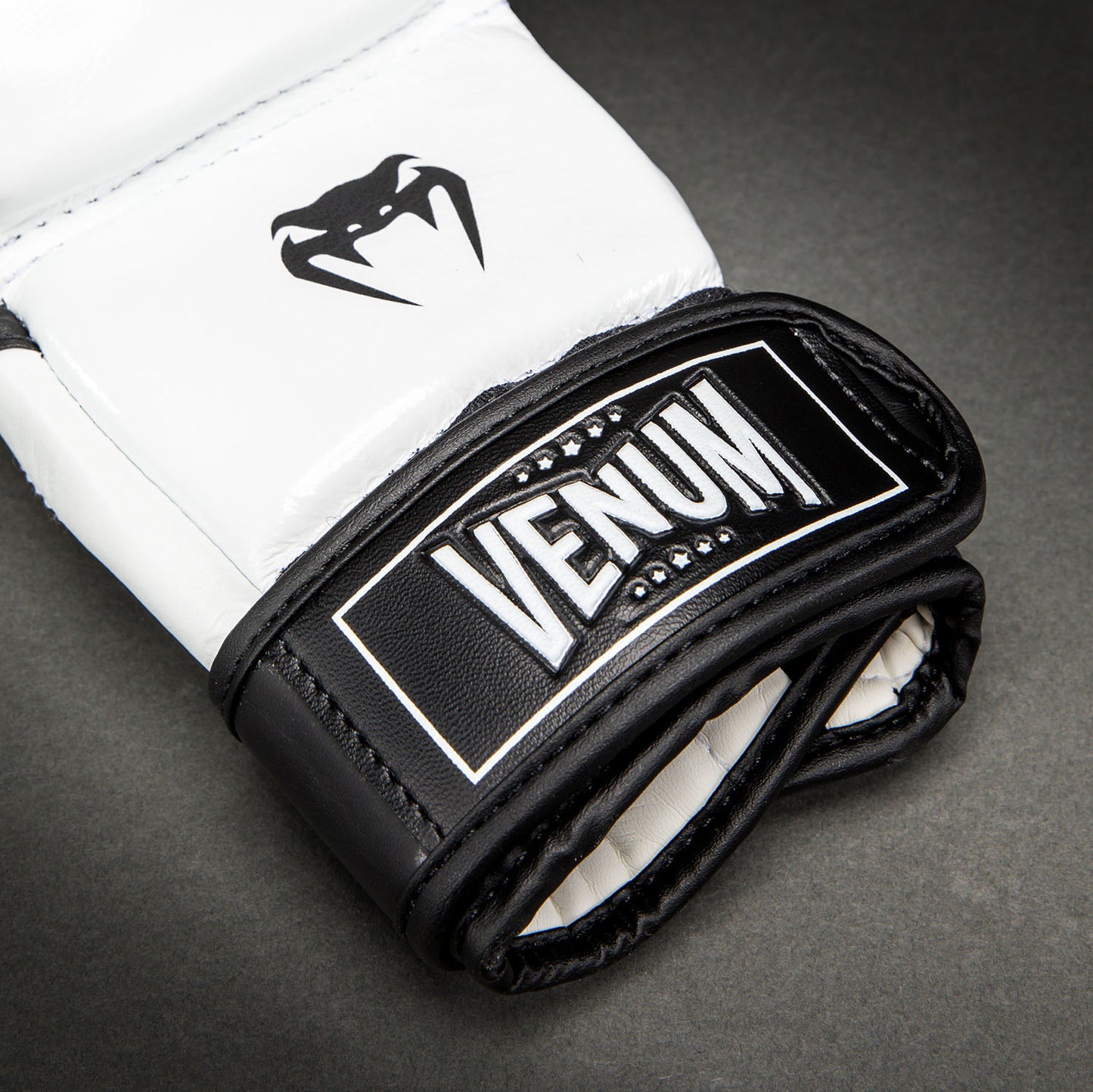 Venum Attack 2.0 Leren Sparring Handschoenen – Zwart/Wit