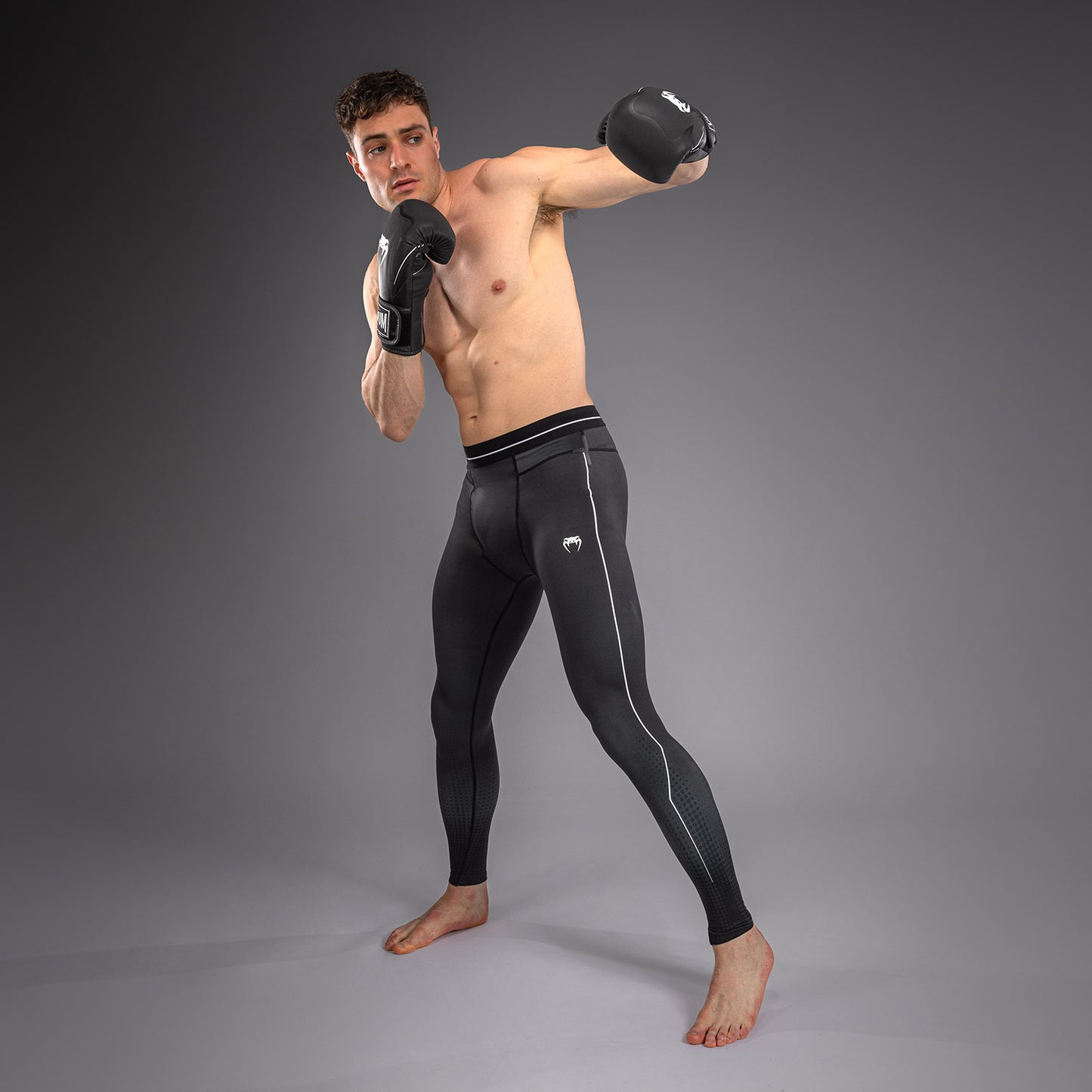Venum Stealth Spats – Zwart/Wit