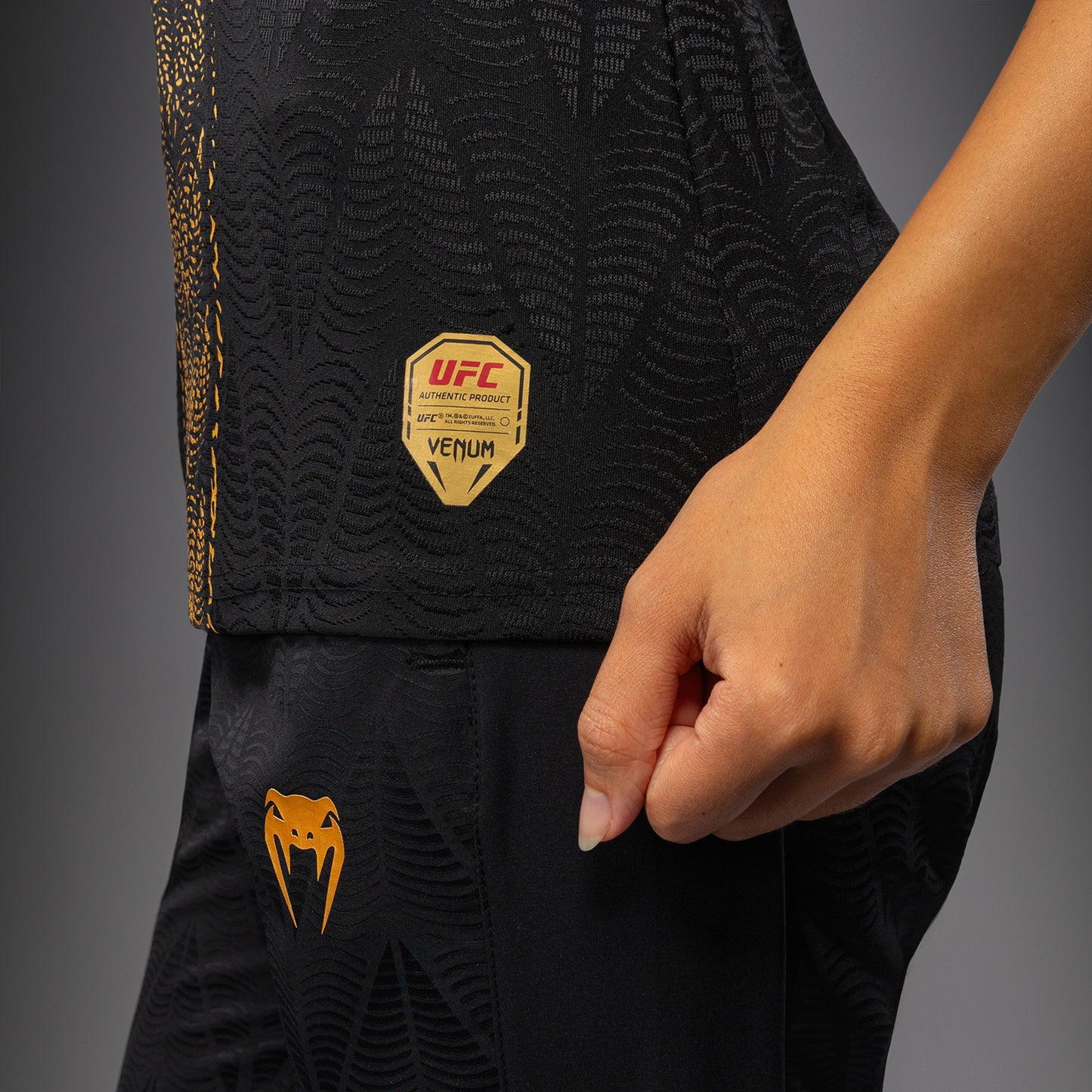 UFC Zenith by Venum Authentic Fight Night Officieel Walkout-shirt Dames Personalized - Champion