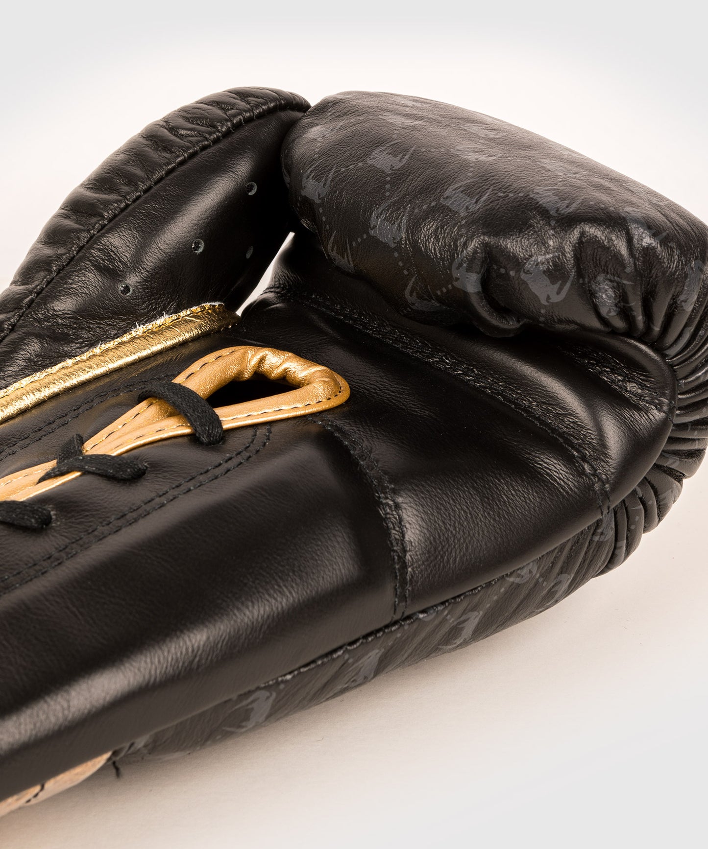 Venum Coco Monogram Pro bokshandschoenen  - Intens zwart
