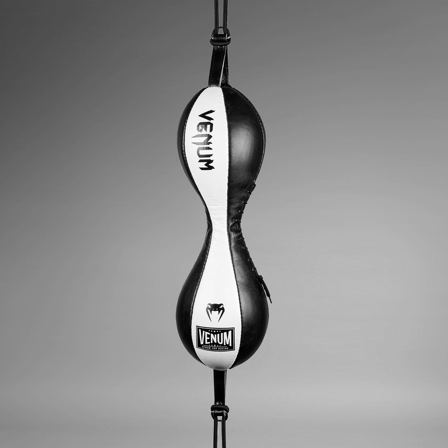 Venum Hurricane bal met dubbele bevestiging - Zwart/Wit