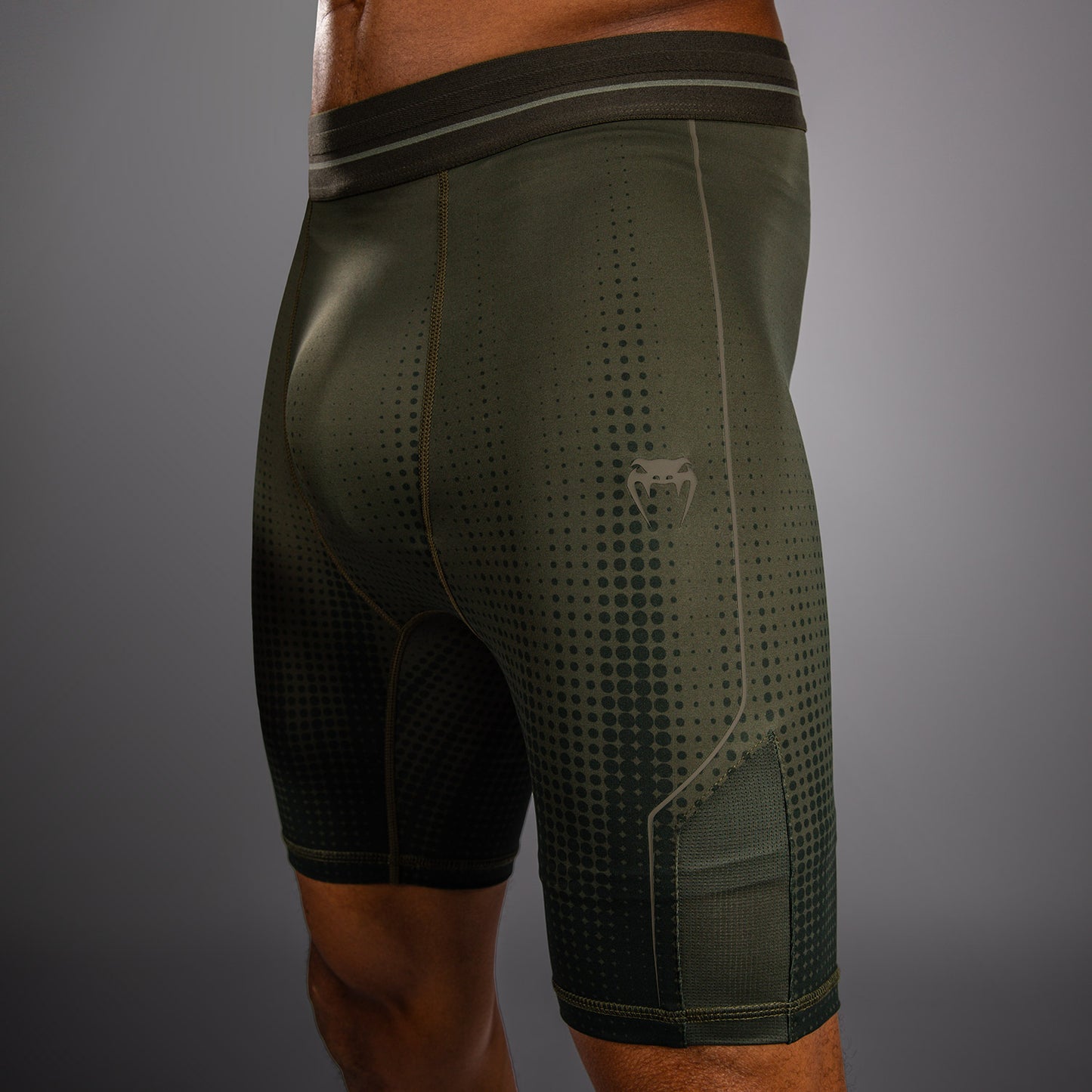 Venum Stealth Vale Tudo Compressieshort – Kaki/Donkergroen