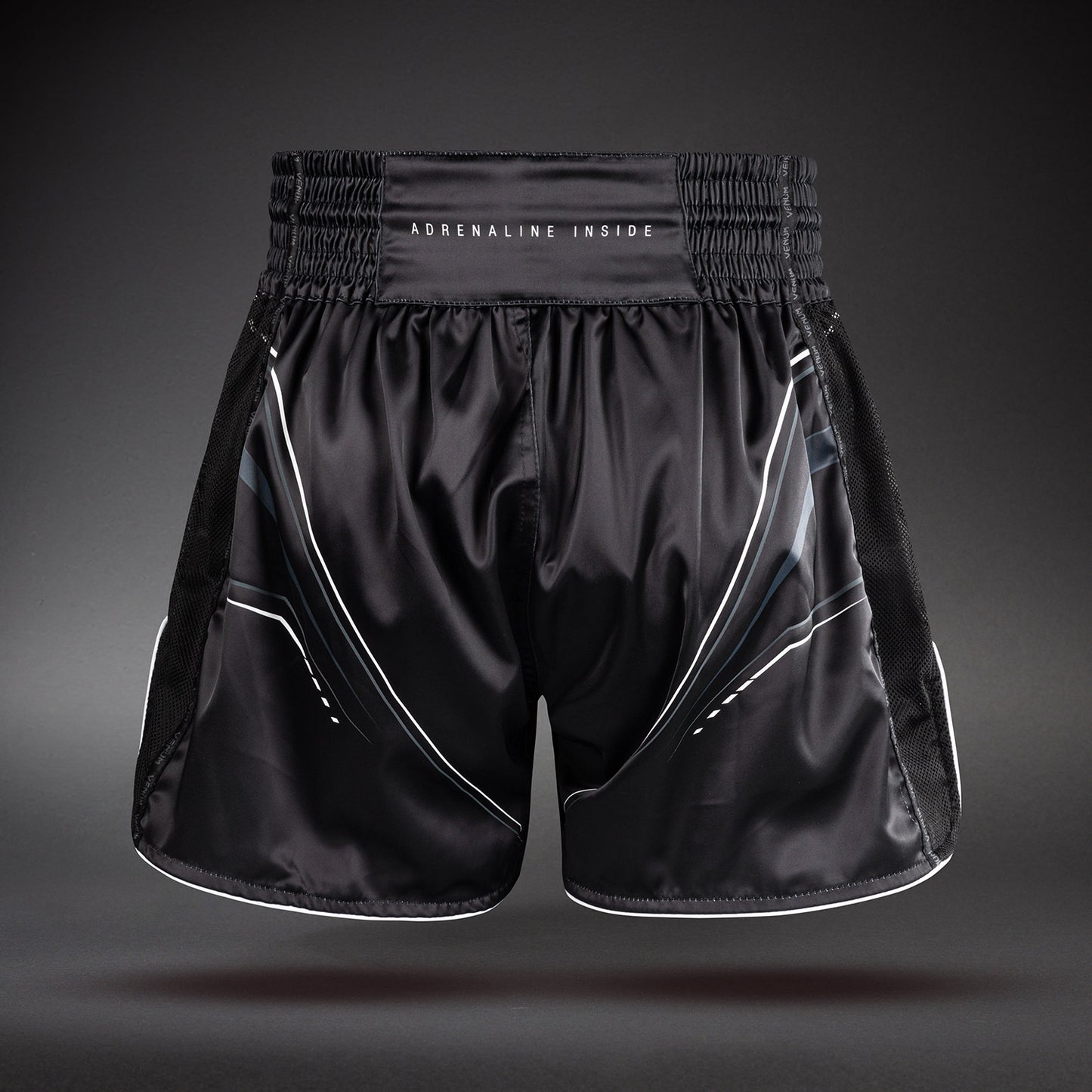 Venum Streamline Muay Thai Shorts – Zwart/Wit