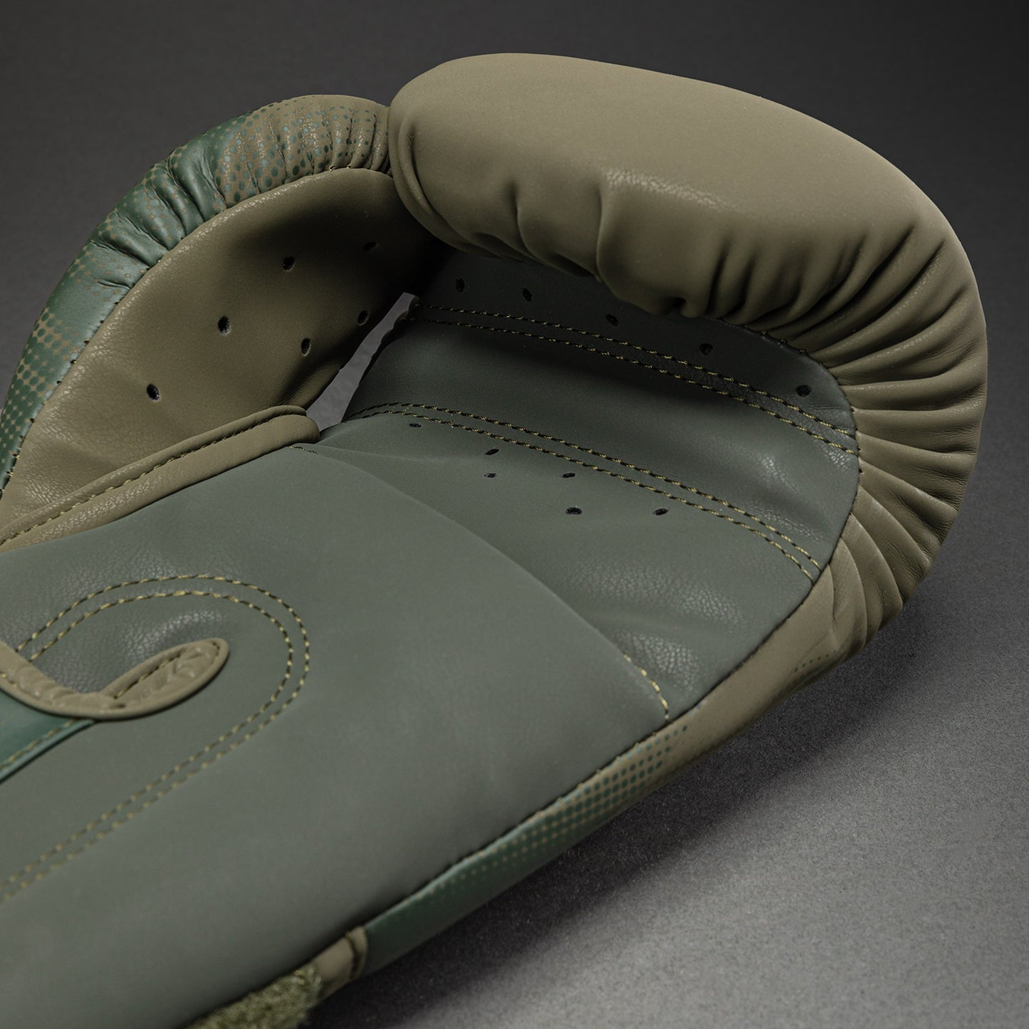 Venum Stealth Bokshandschoenen – Kaki/Donkergroen