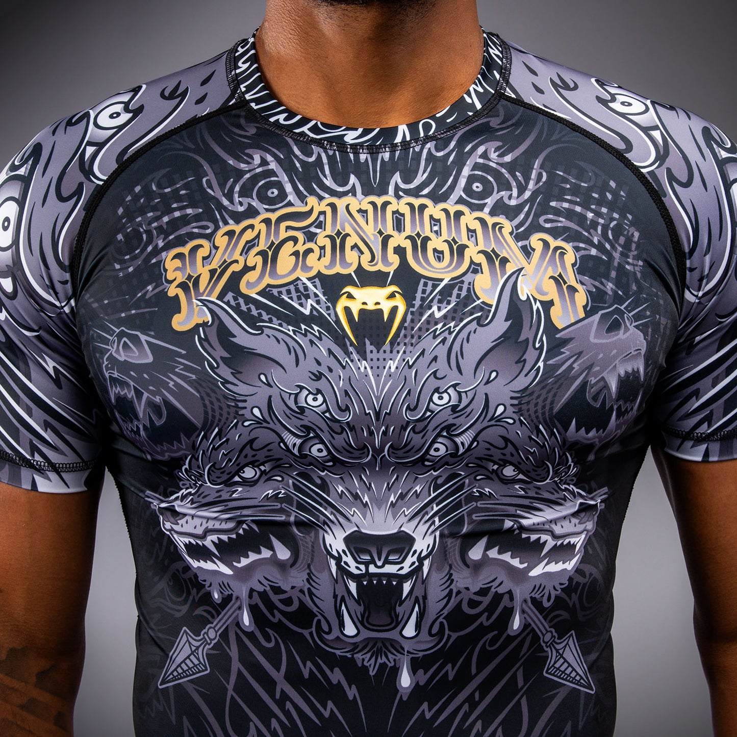 Venum Wolf Atak Rashguard met korte mouwen – Zwart/Grijs