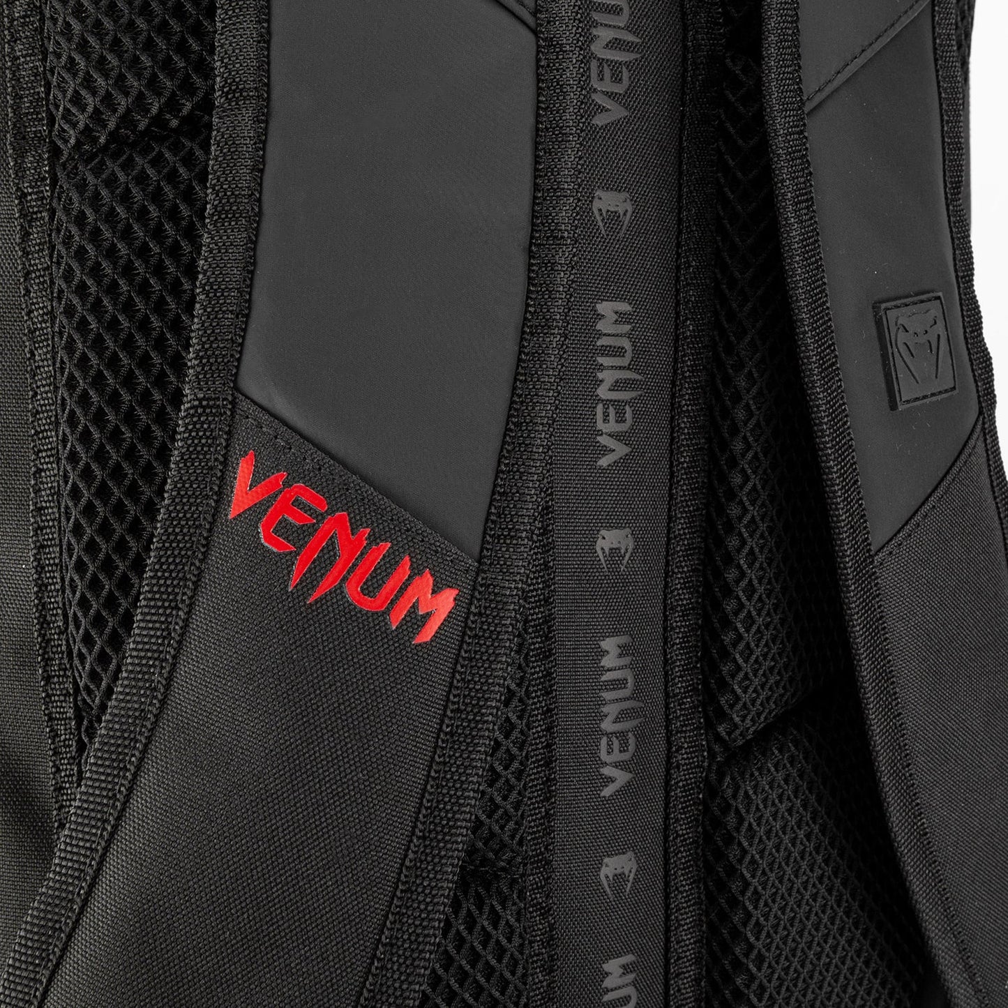 Venum Challenger Xtrem Evo Rugzak (50-63L) – Zwart/Rood