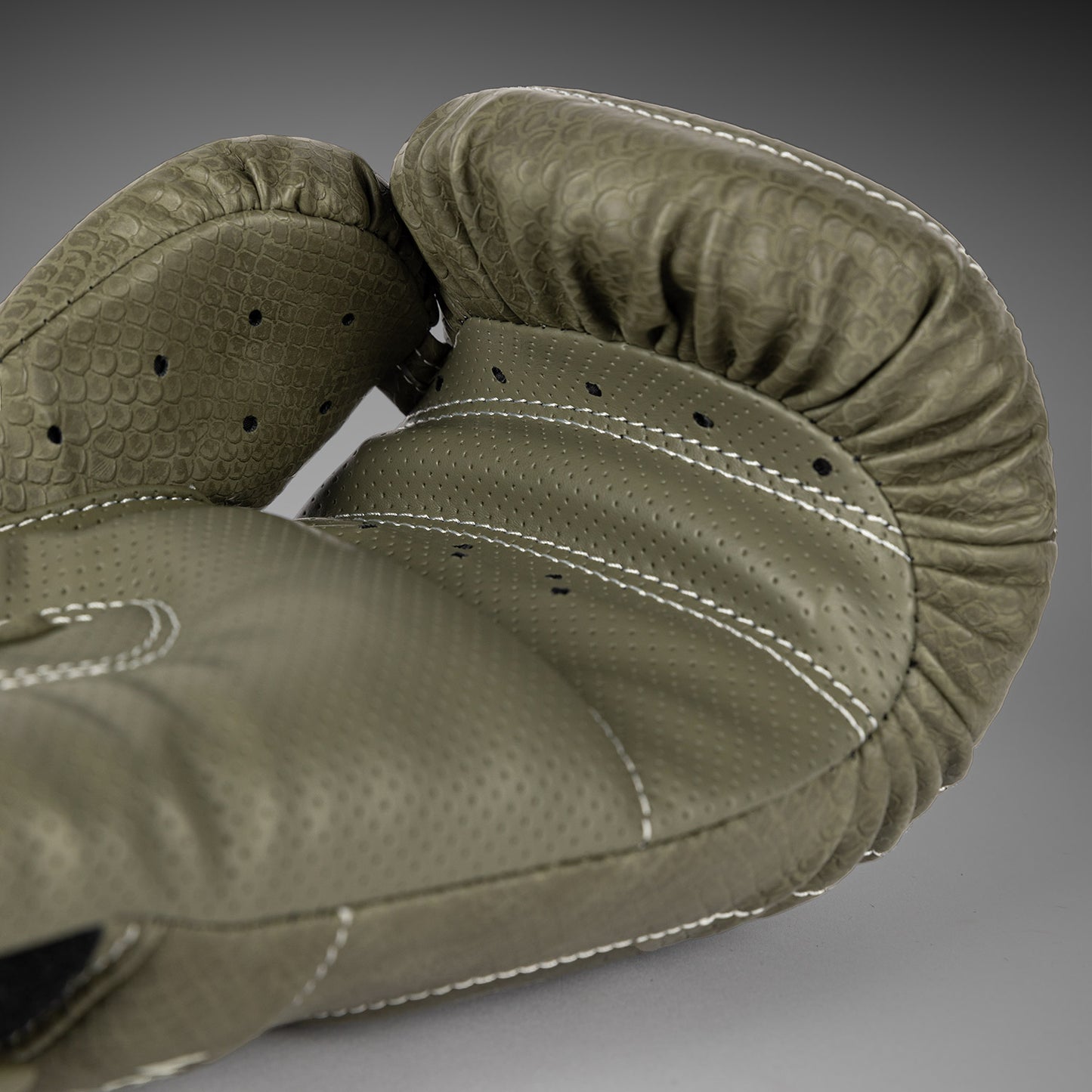 Venum Impact Evo Scales Bokshandschoenen – Legergroen