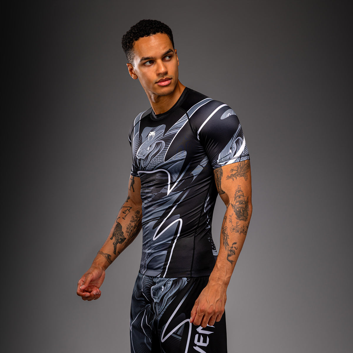 Venum Crimson Viper 2.0 Rashguard met korte mouwen - Zwart/Grijs