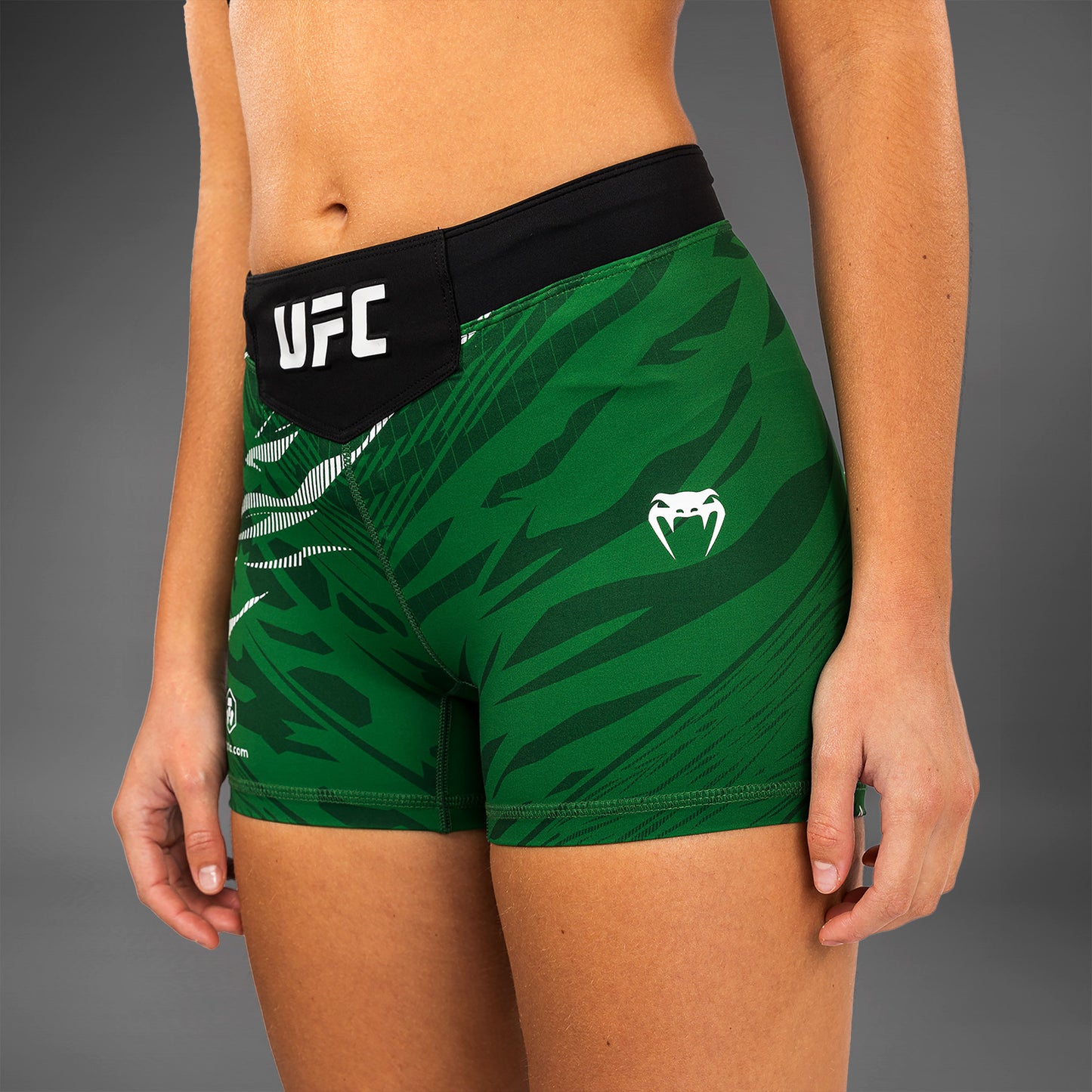 UFC Fusion by Venum Authentic Fight Night Vale Tudo Shorts voor Dames - Kort Fit - Groen