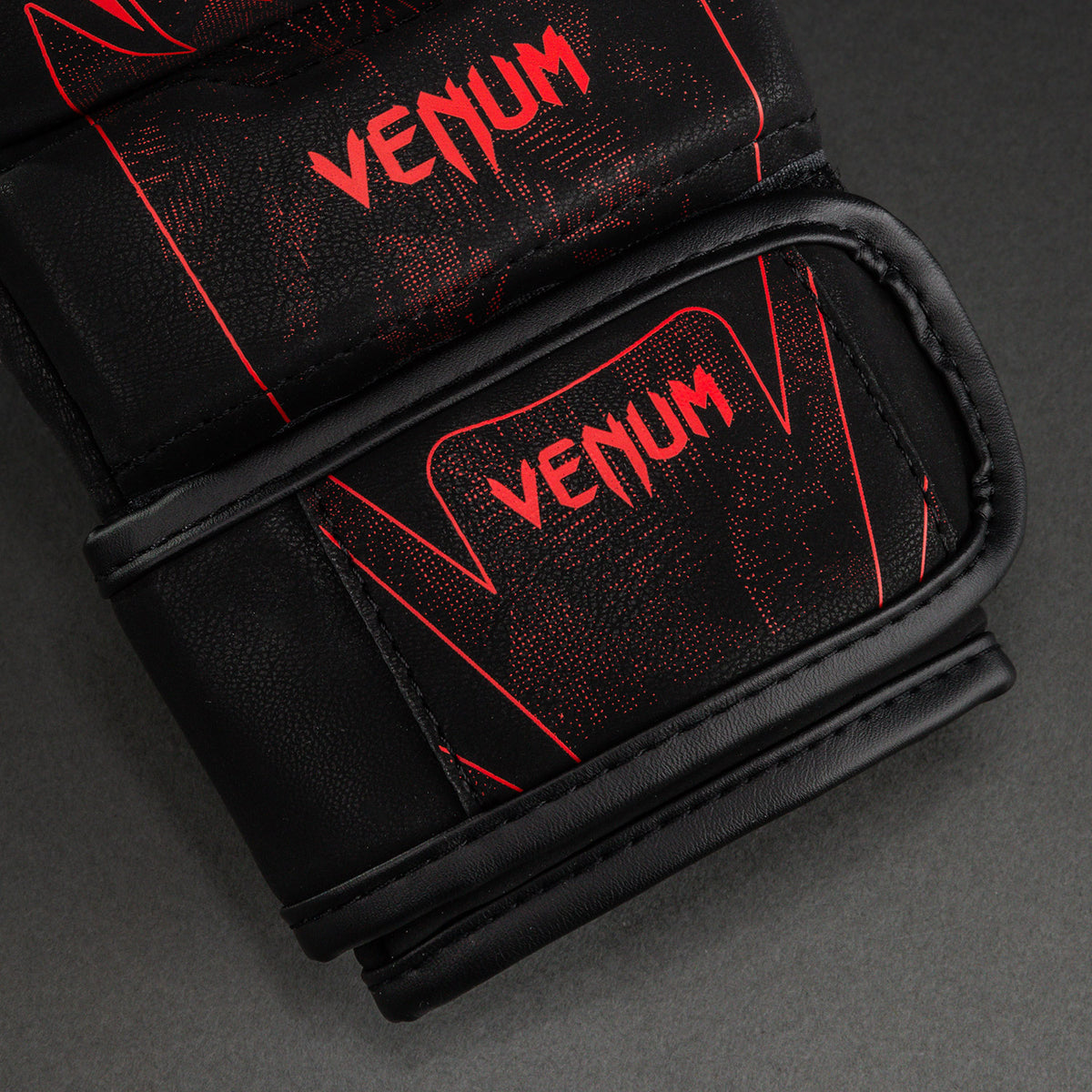 Venum Amazonia Reborn MMA-sparringhandschoenen - Zwart/Rood