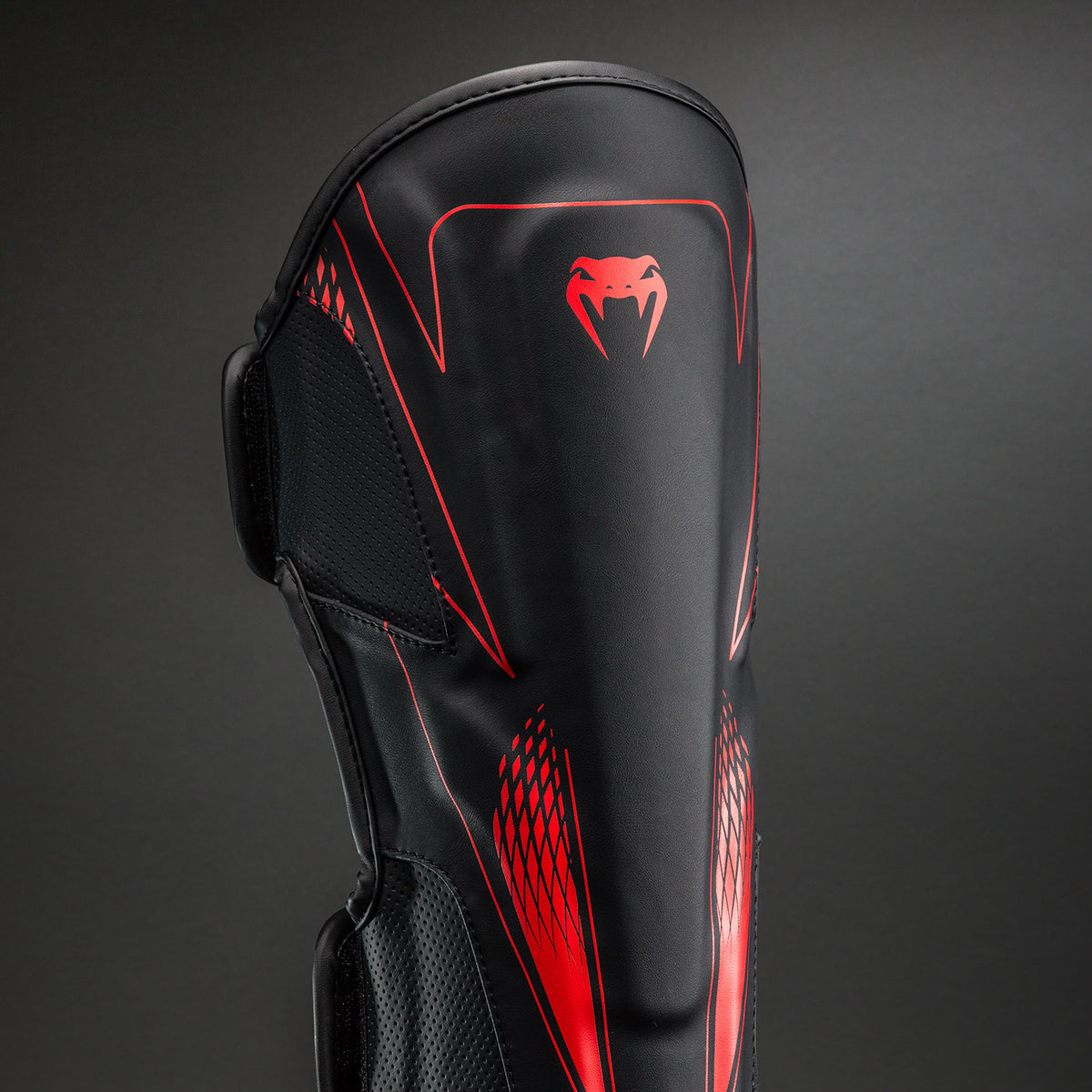 Venum Amazonia Reborn Scheenbeschermers - Zwart/Rood