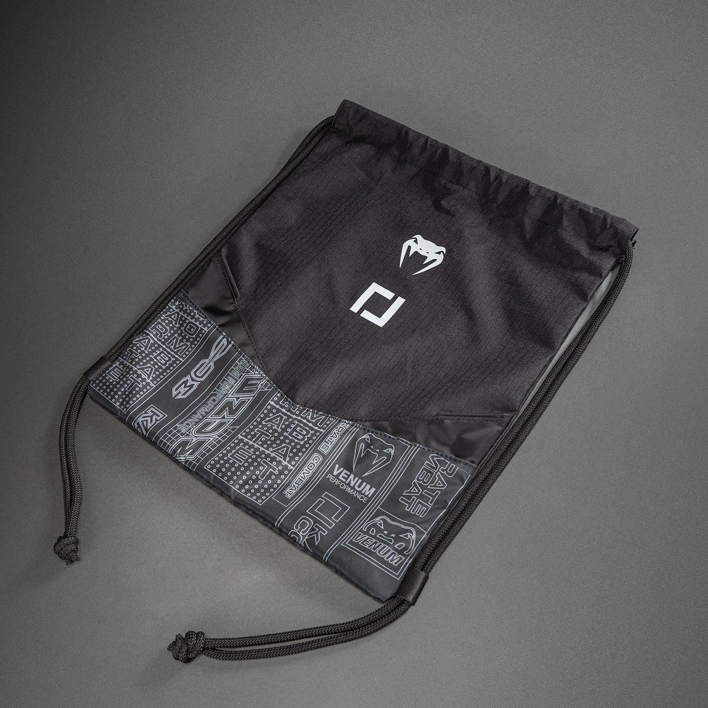 Karate Combat by Venum Trekkoordtas (10-15L) – Zwart/Grijs