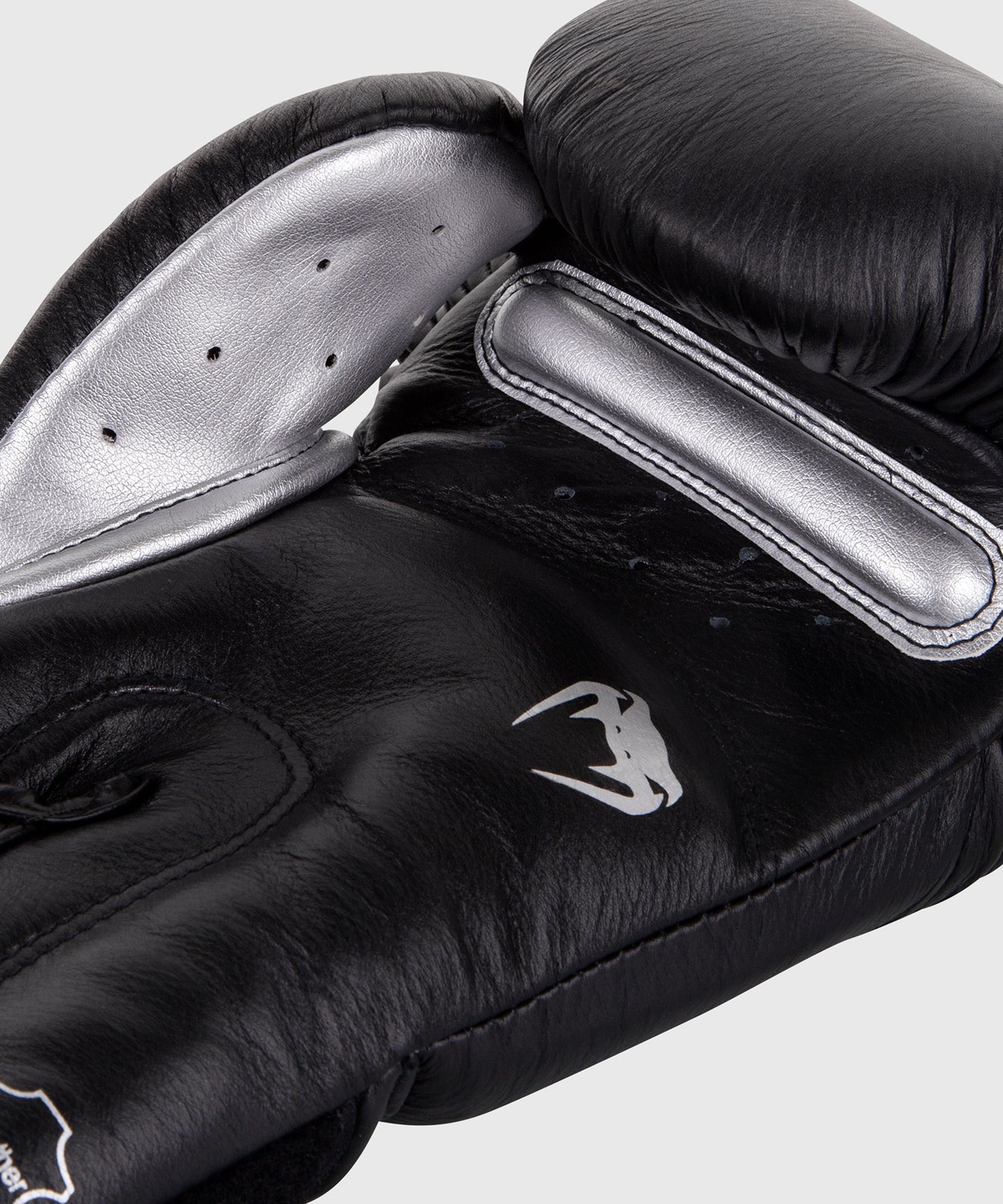 Venum Giant 3.0 Bokshandschoenen - nappaleer - zwart/zilver