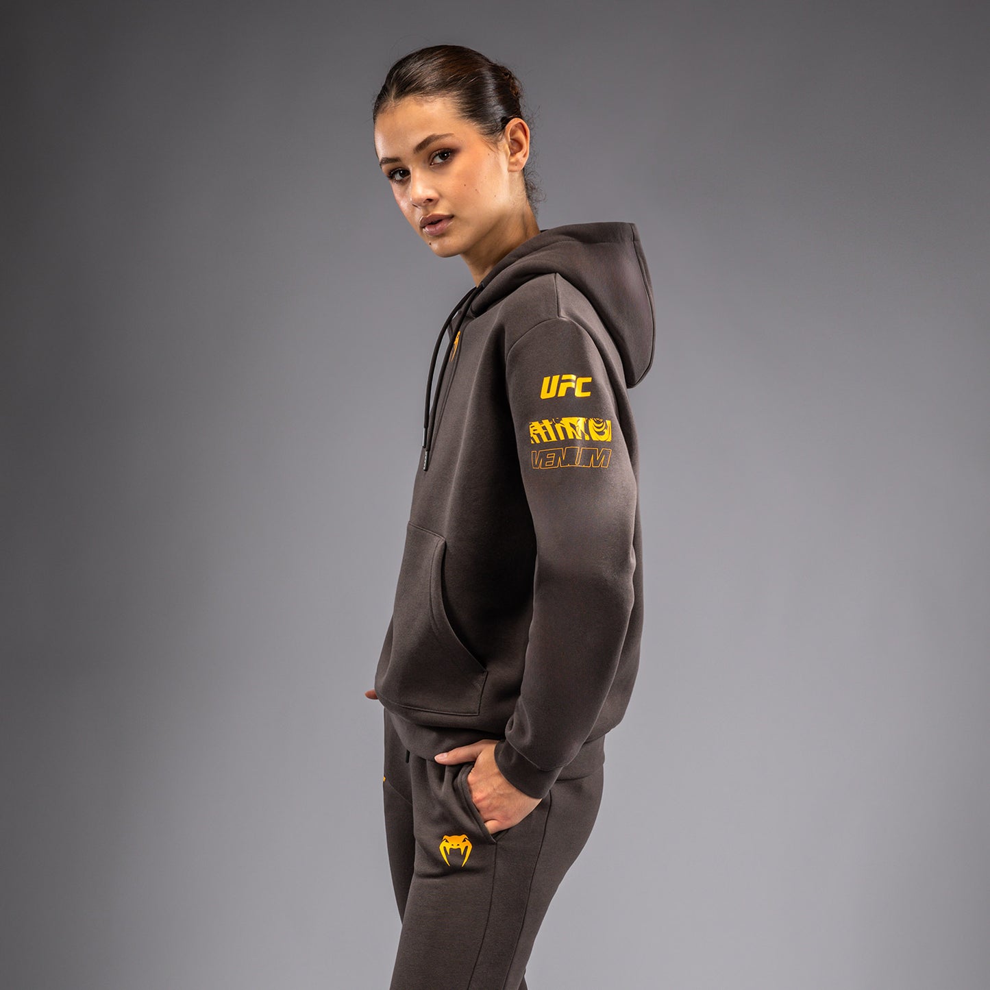 UFC Fusion by Venum Fight Week Hoodie voor Dames - Solid Earthen Brown