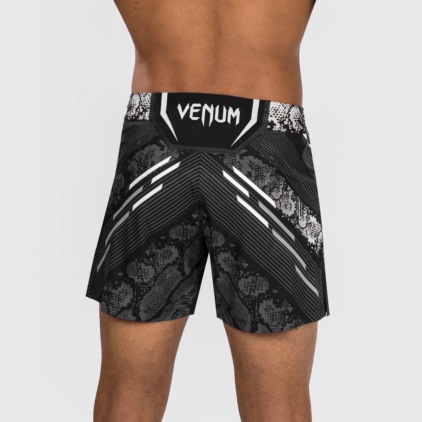UFC Adrenaline by Venum Gepersonaliseerde Authentic Fight Night heren gevechtsshort - Korte pasvorm - Zwart