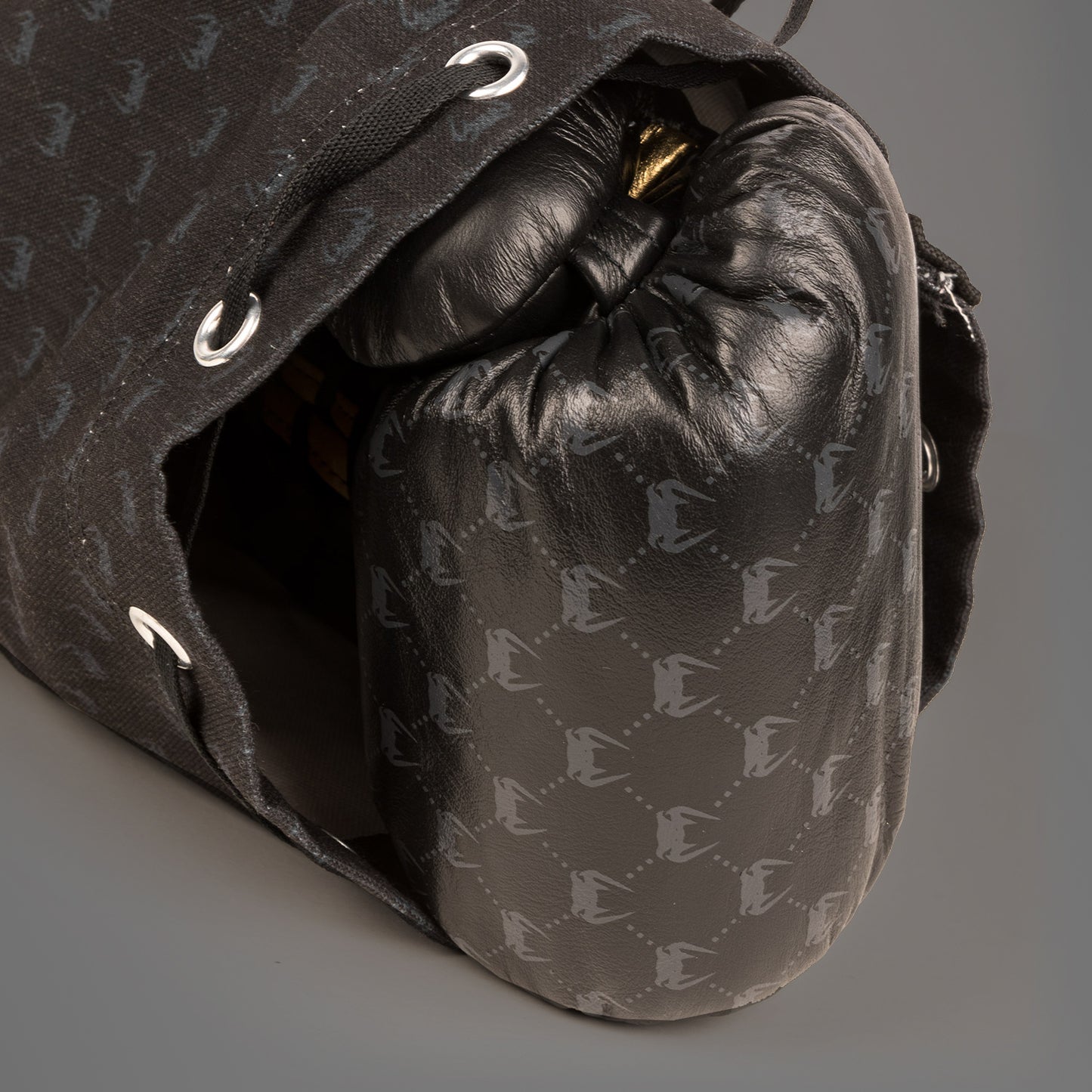 Venum Coco Monogram Pro bokshandschoenen  - Intens zwart