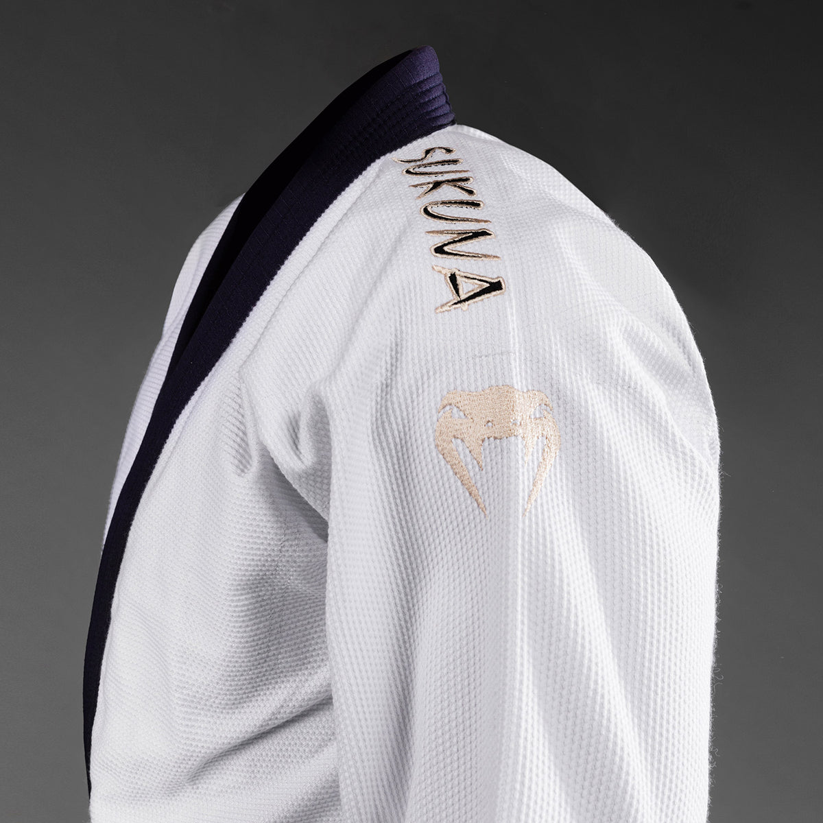 Jujutsu Kaisen x Venum Sukuna BJJ Gi – Wit/Blauw
