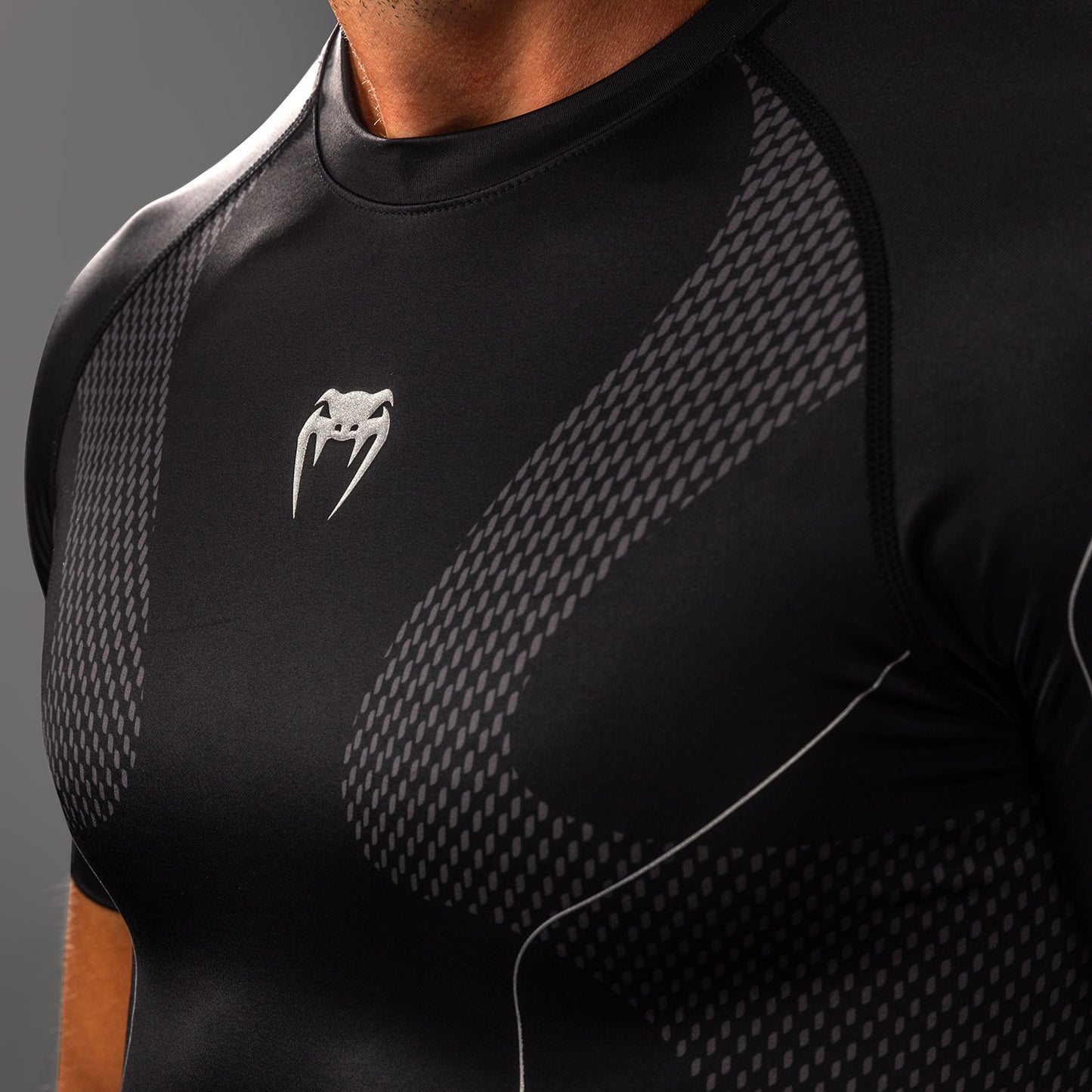Venum Nexus Rashguard Met Korte Mouwen – Zwart/Zilver