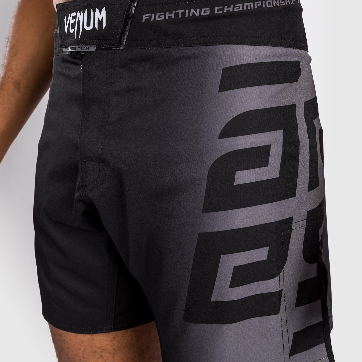 Venum x Ares  Vechtshort - Zwart