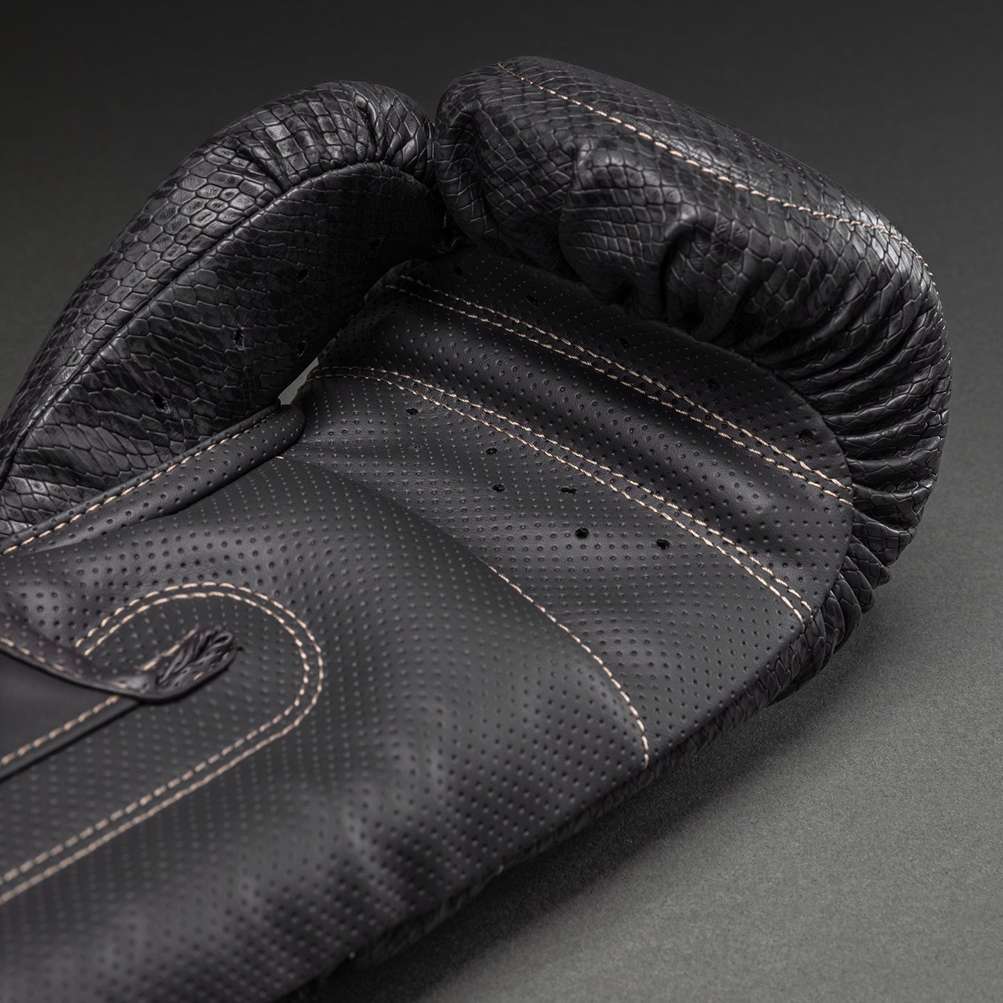 Venum Impact Evo Scales Bokshandschoenen – Donkergrijs