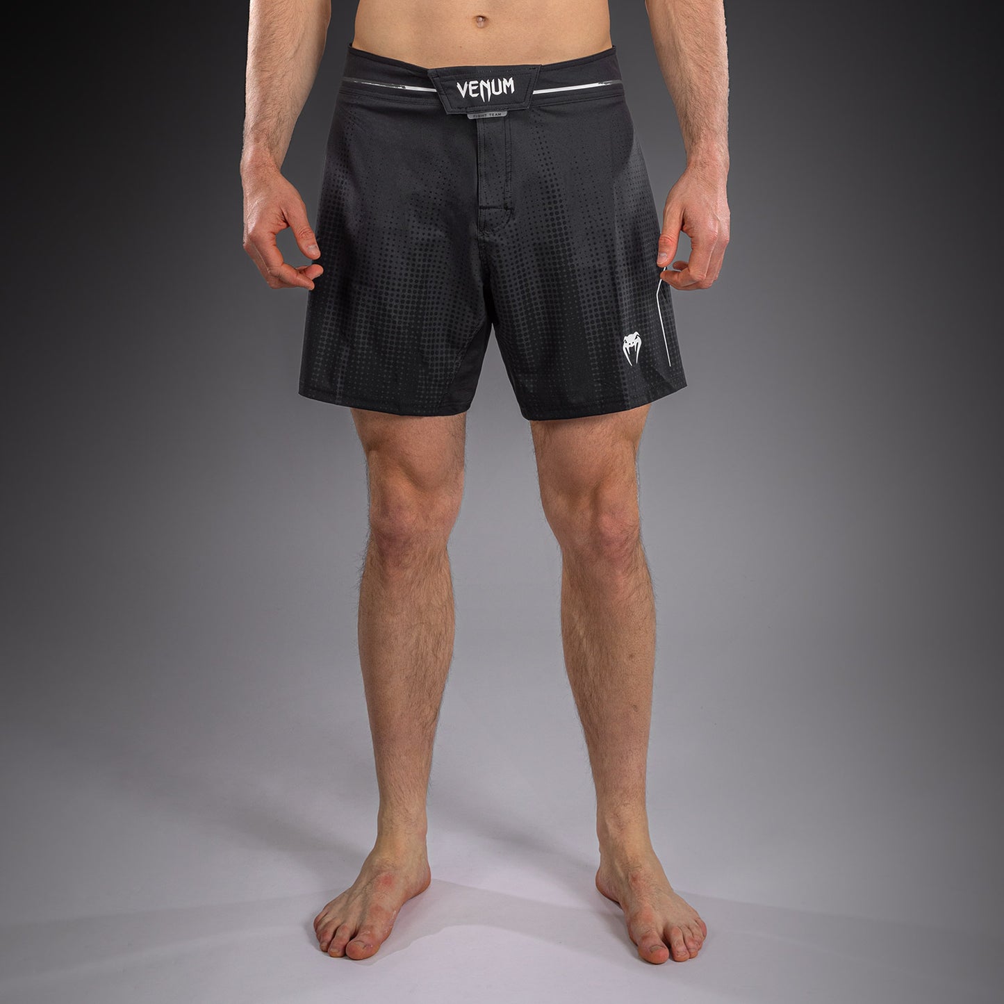 Venum Stealth Fightshorts – Zwart/Wit
