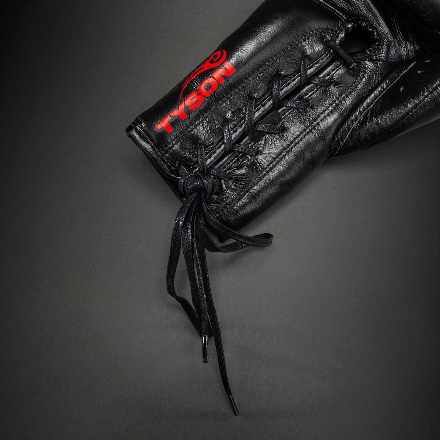 Venum Giant 2.0 Mike Tyson Pro Bokshandschoenen met Veters – Zwart/Rood - Inclusief tas