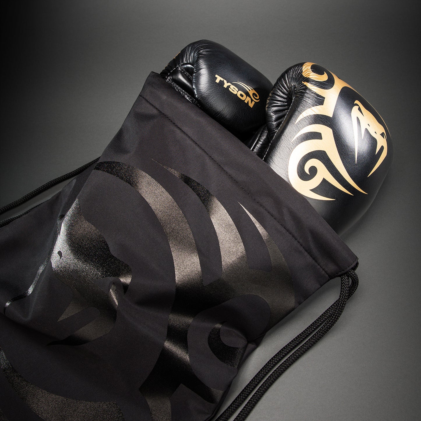 Venum Giant 2.0 Mike Tyson Pro Bokshandschoenen met veter – Zwart/Goud - Inclusief tas