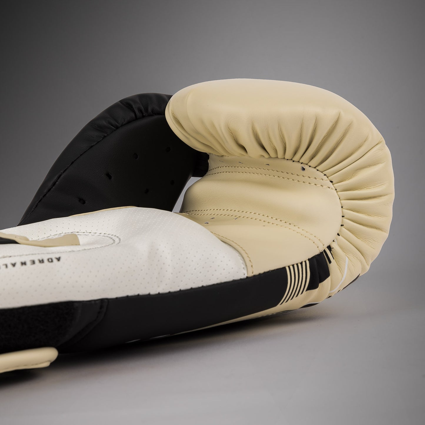 Venum Adrenaline Bokshandschoenen – Zwart/Ivoor