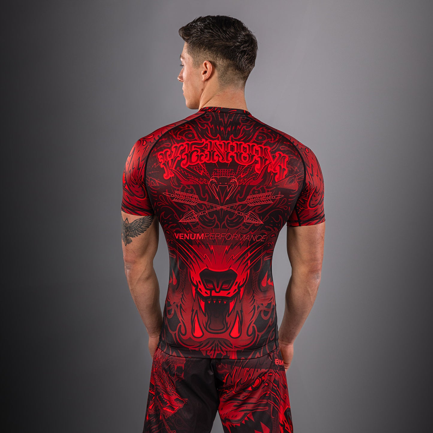 Venum Wolf Atak Rashguard met korte mouwen – Zwart/Rood