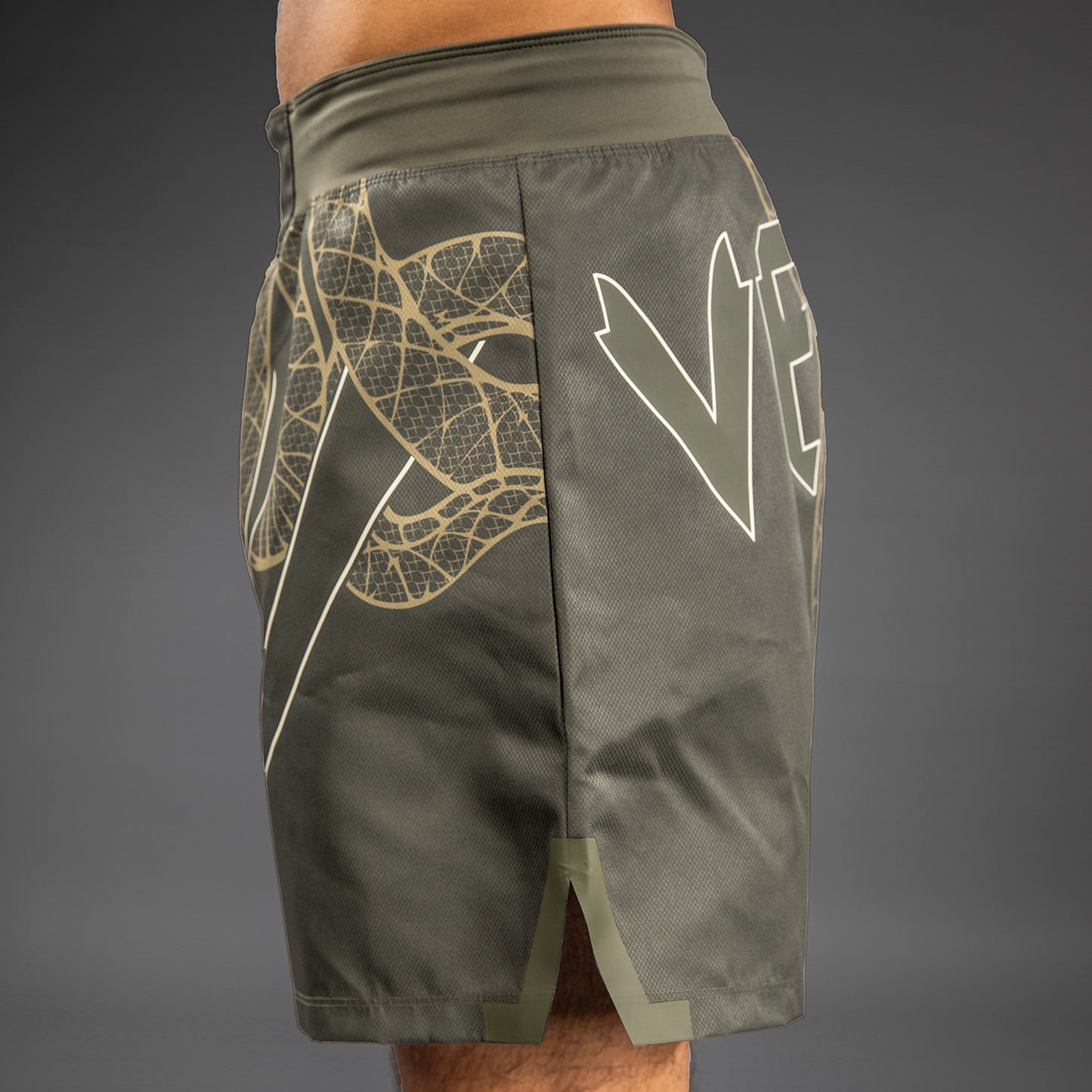 Venum Serpenti Fight Shorts – Khaki/Bronze/Ivoor