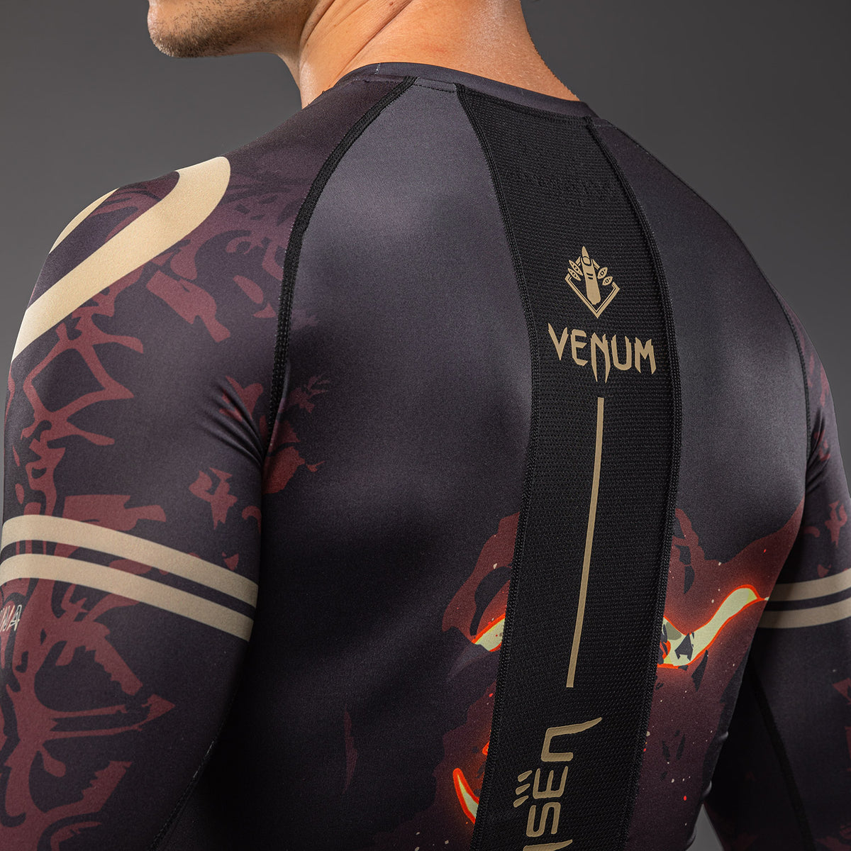 Jujutsu Kaisen x Venum Sukuna Rashguard met lange mouwen – Zwart/Lichtbeige
