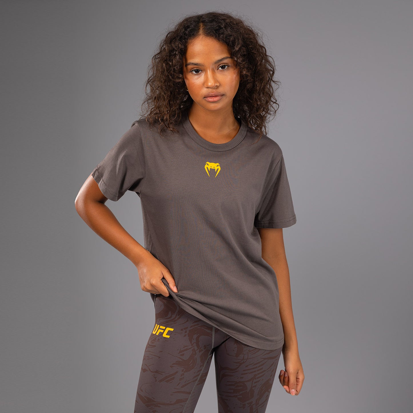 UFC Fusion by Venum Fight Week Korte Mouwen T-shirt voor Dames - Solid Earthen Brown