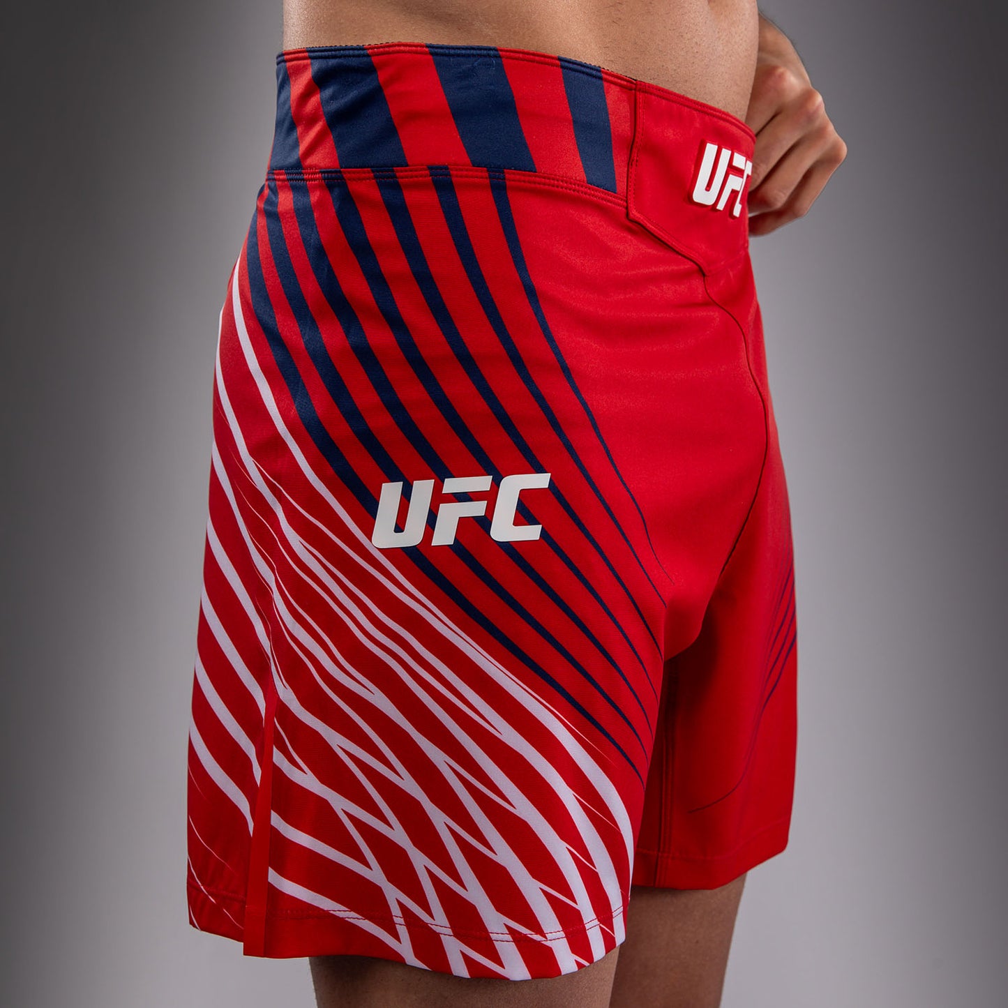 Official UFC Freedom 250 by Venum Authentic Fight Night Fight Shorts Short Fit voor heren - Rood
