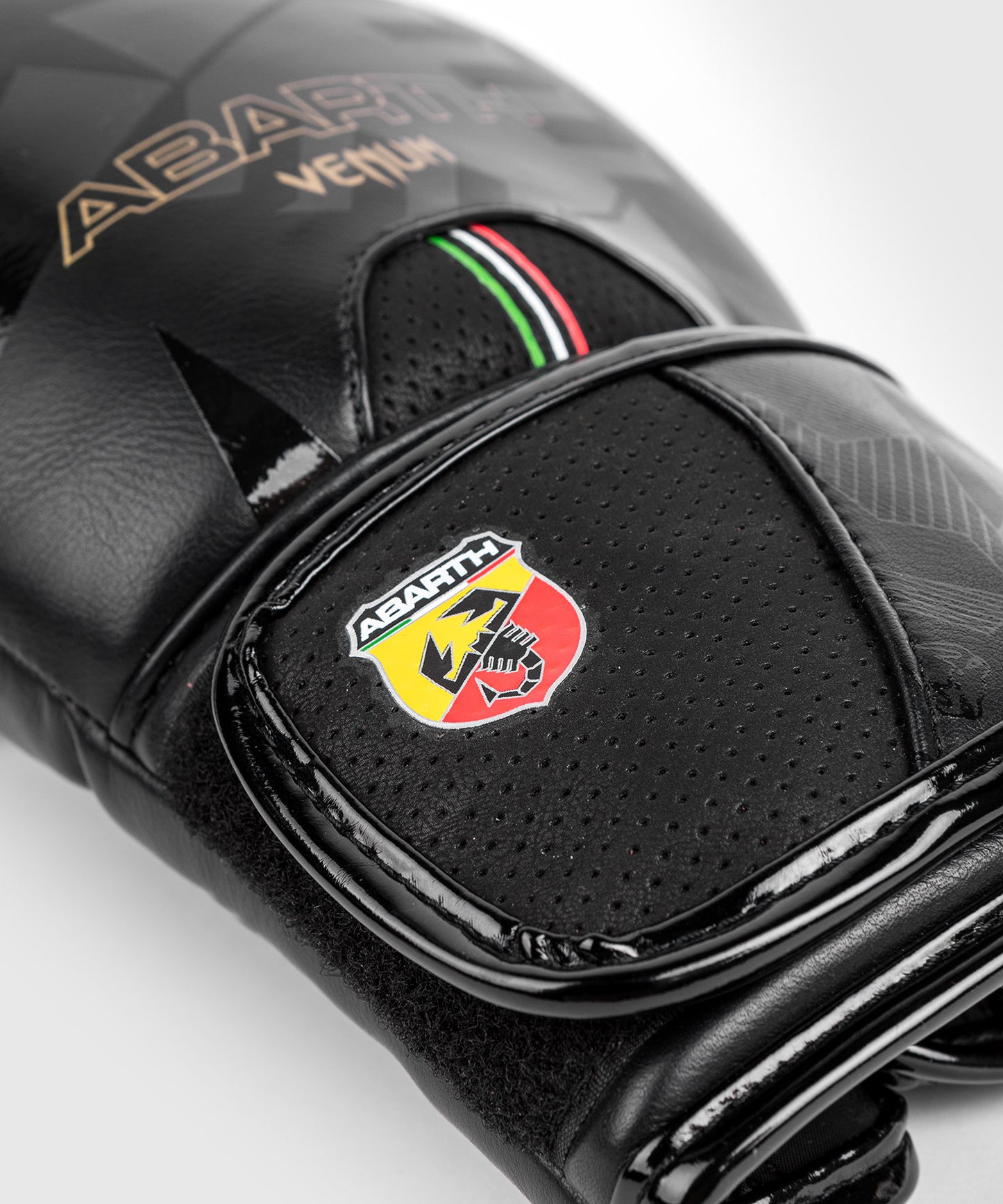Venum Abarth #1 Bokshandschoenen - Zwart/Goud