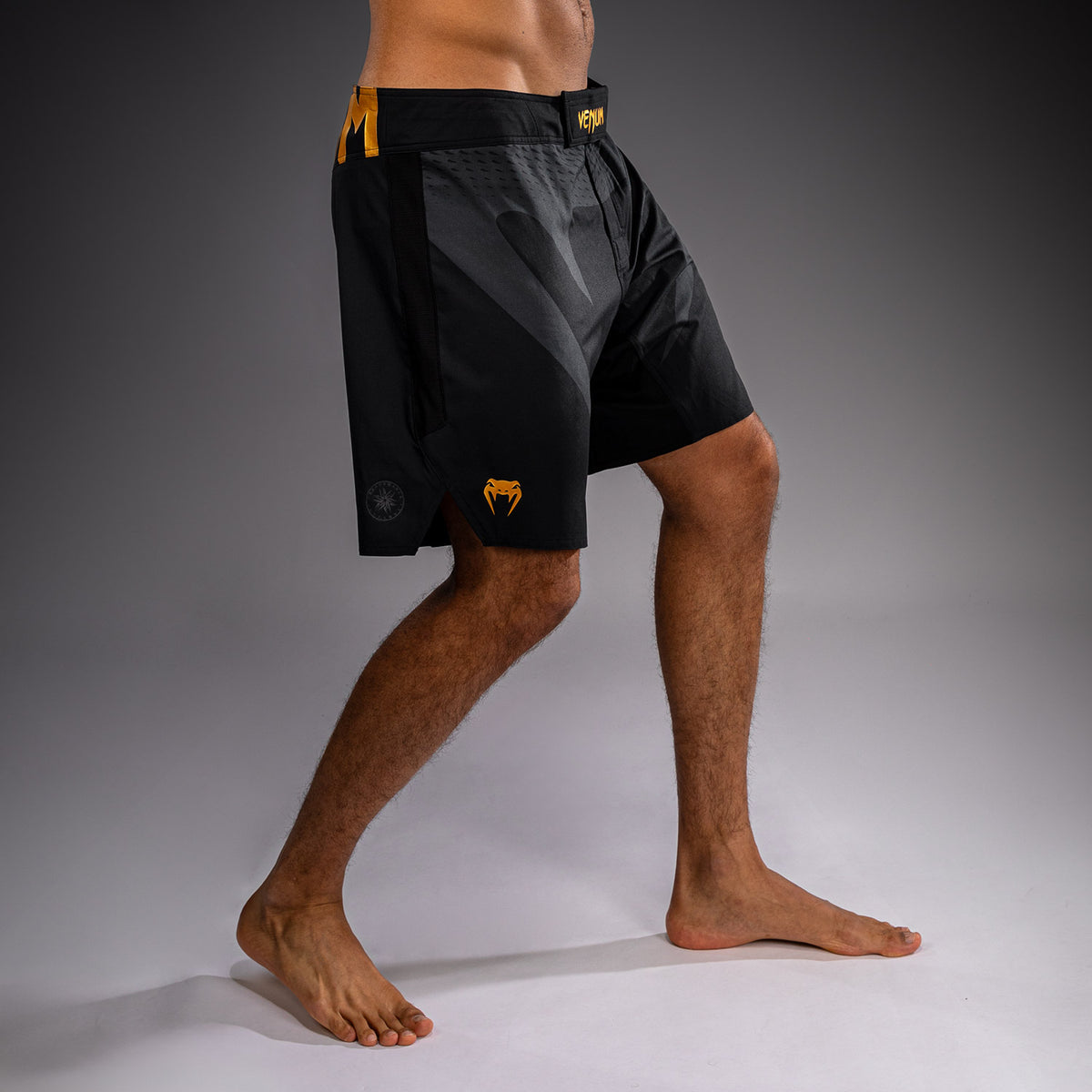Venum Attack Fightshort - Zwart/Goud