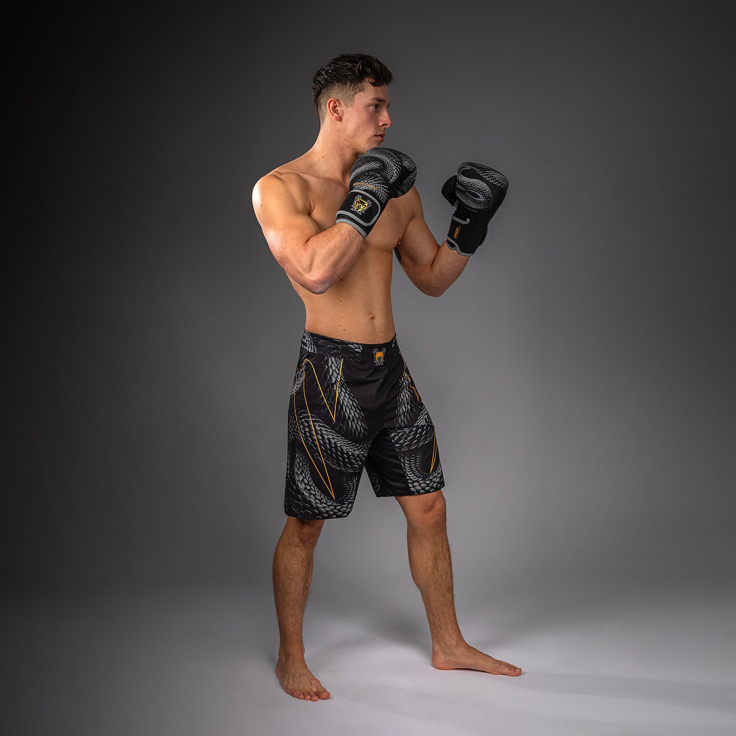 Venum Matupa Fightshorts - Zwart/Grijs/Goud