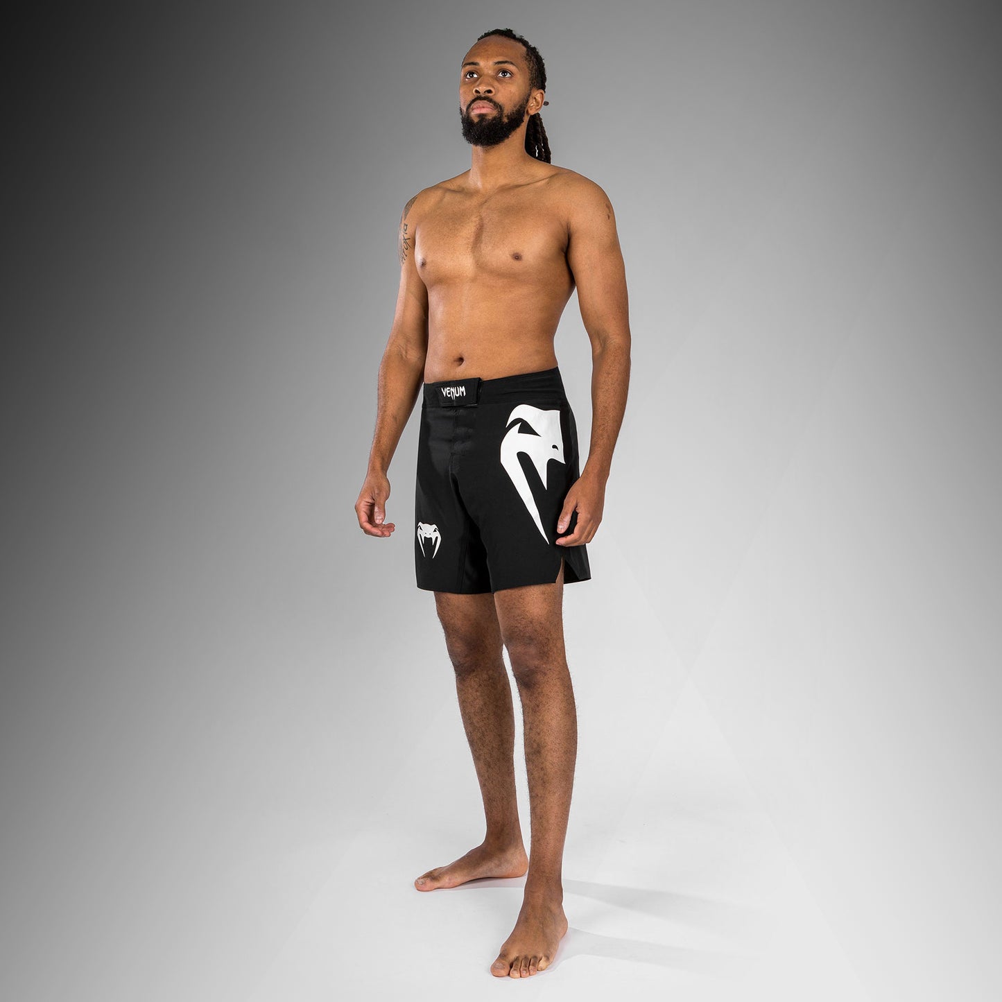 Venum Light 5.0 Vechtshorts - Zwart/Wit