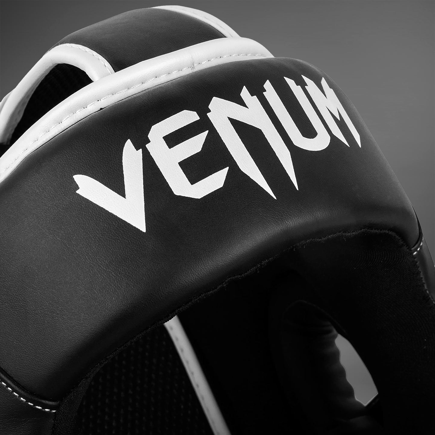 Venum Elite hoofdbeschermer - Zwart/Wit