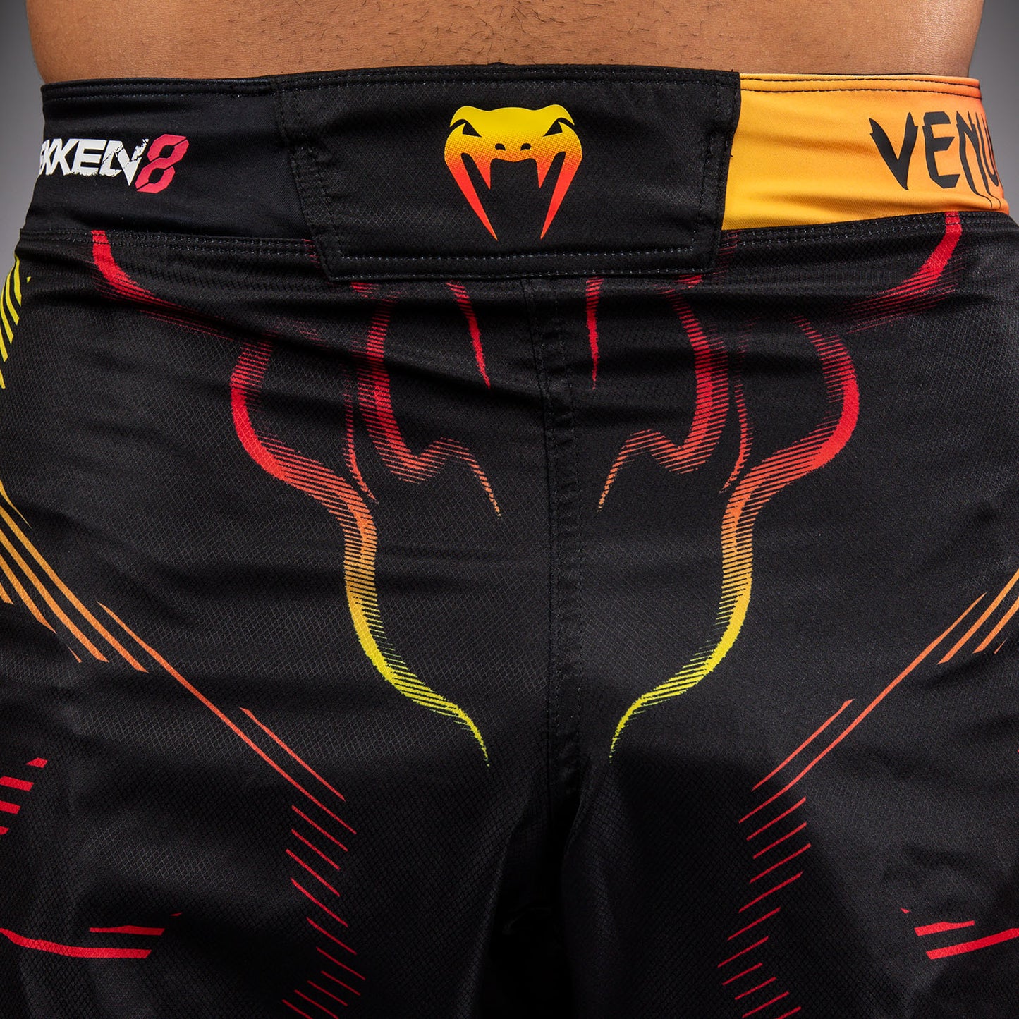 Venum x TEKKEN 8 Fightshorts - Yoshimitsu - Zwart/Oranje