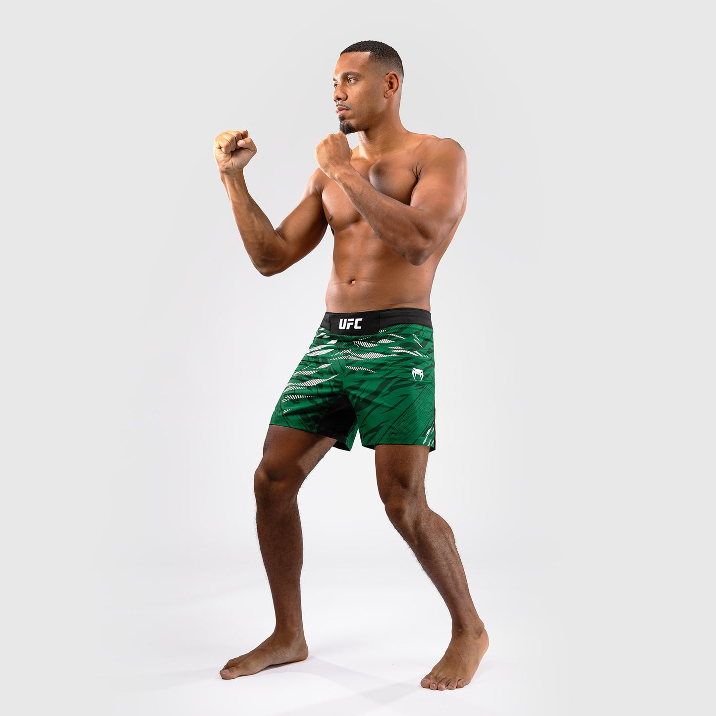 UFC Fusion by Venum Personalized Authentic Fight Night Fight Shorts voor Heren - Kort Fit - Groen